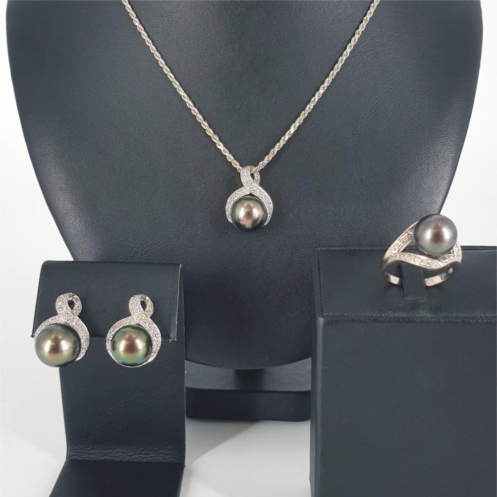 Contemporary 14ct White Gold Tahitian Pearls & Diamond Necklace, Ring & Earrings Set
