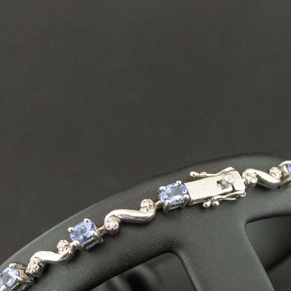 14ct White Gold Tanzanite and Diamond Tennis Bracelet 9.2g In Good Condition For Sale In Southampton, GB