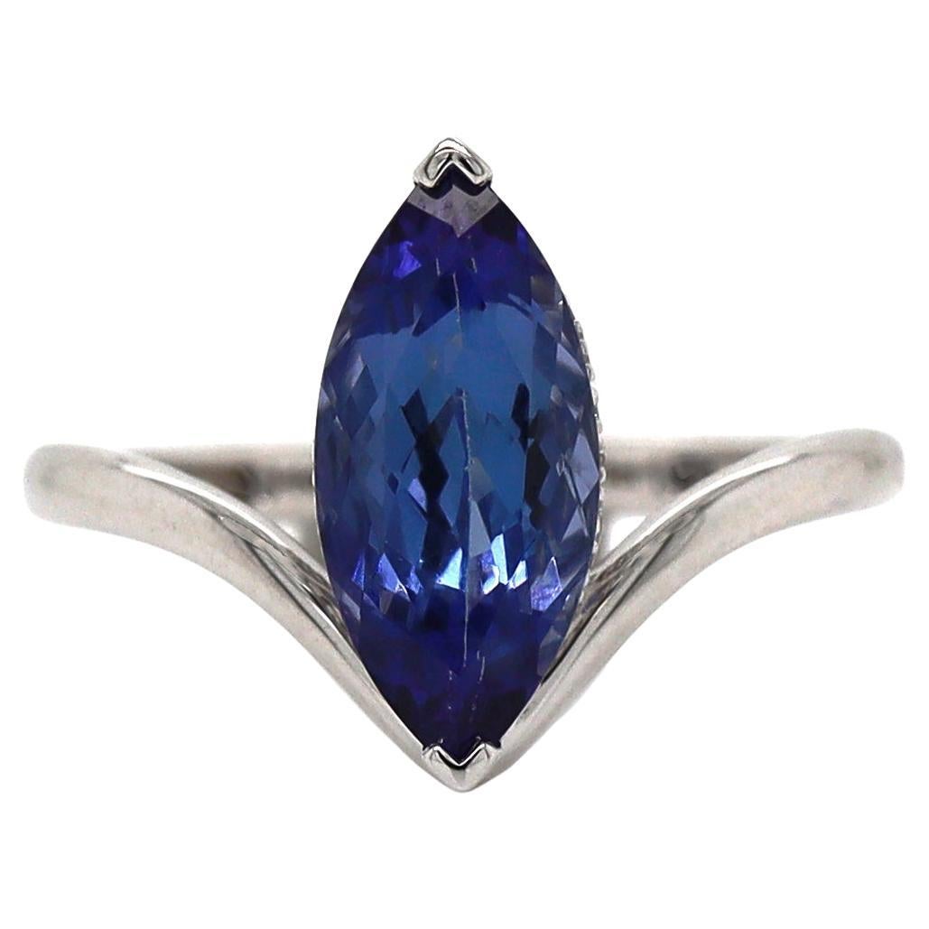 Anillo de Vestido de Oro Blanco con Tanzanita y Diamantes de 14 Quilates