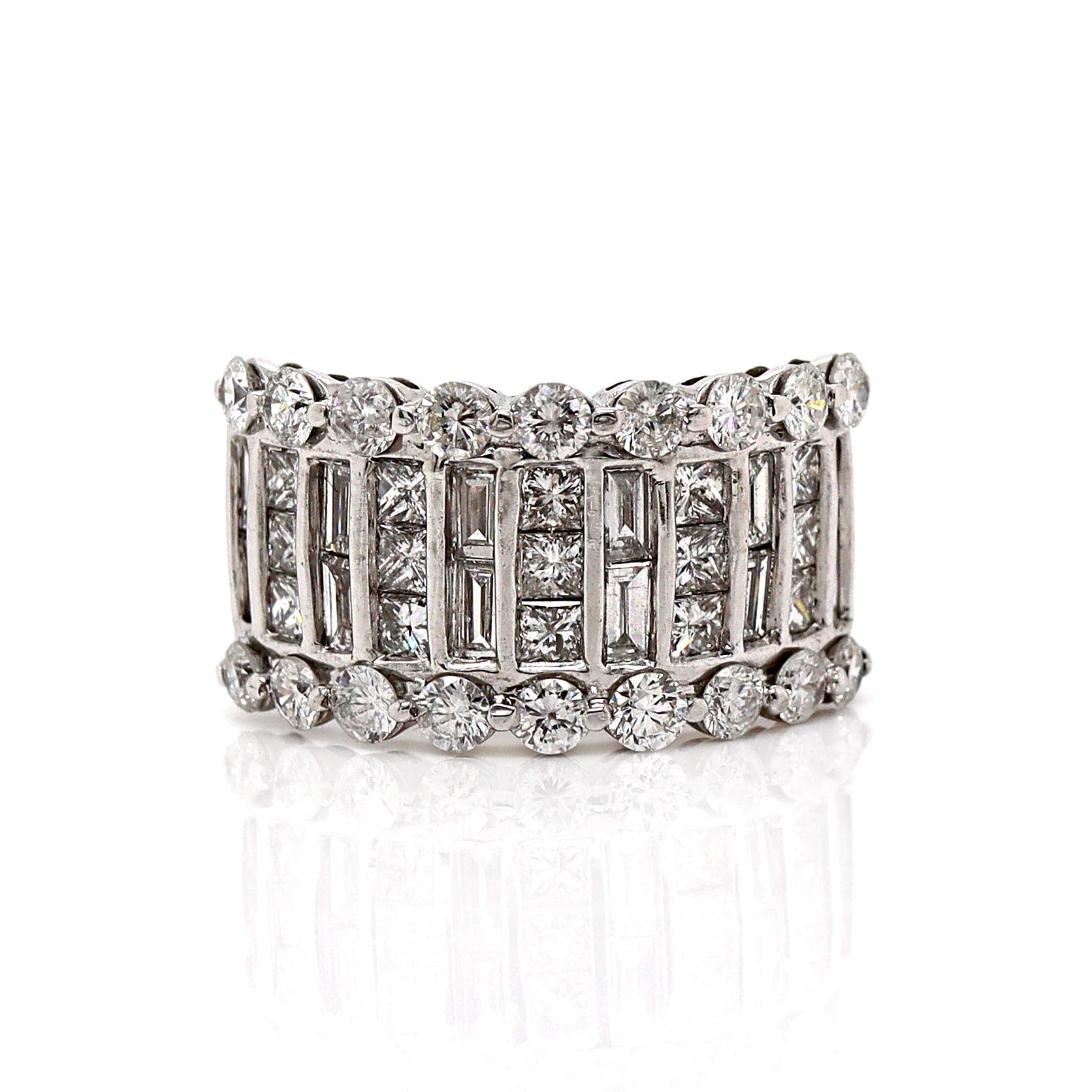 Women's or Men's 14ct White Gold Vintage Diamond Band Ring For Sale