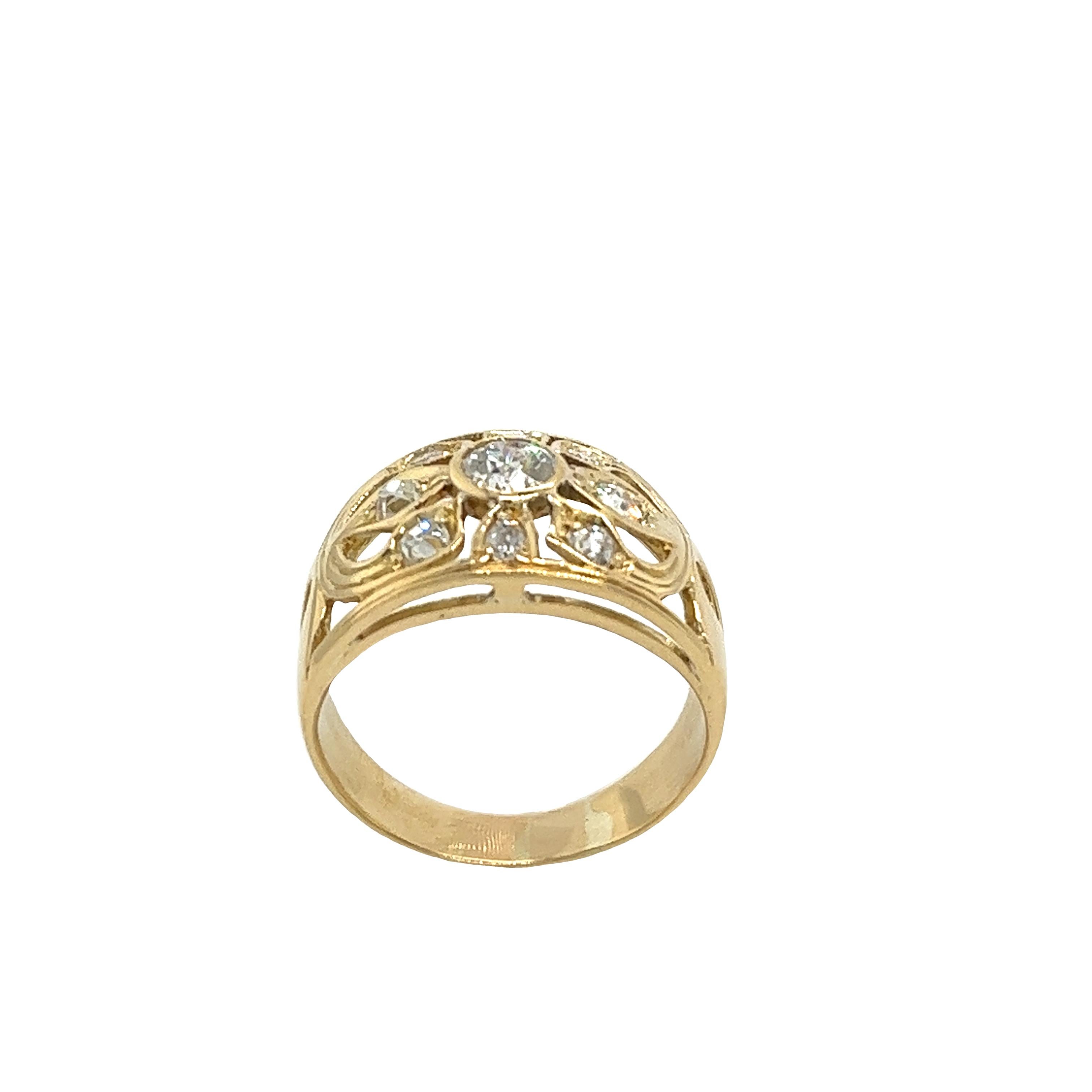 Round Cut 14ct YellGold Diamond Dress Ring Set With 0.60ct of Natural Diamonds For Sale