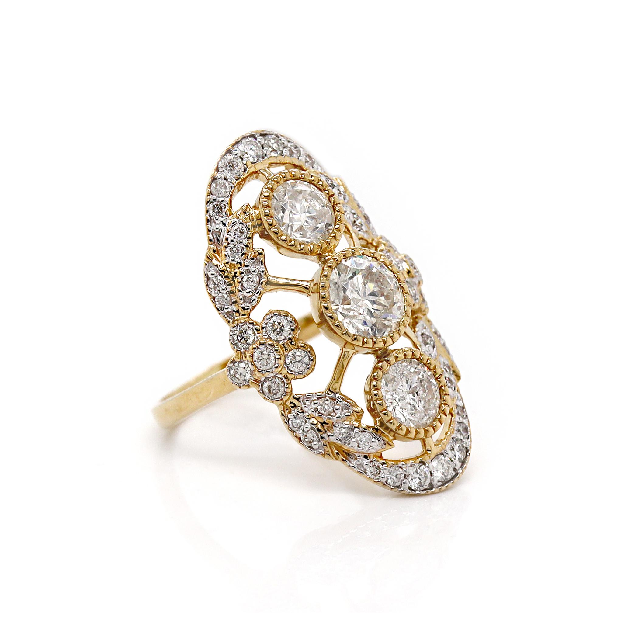 Bague habillée en or jaune et blanc 14CT avec trilogie de diamants

Cette exquise bague trilogie présente 3 magnifiques diamants ronds de taille brillant comme point focal, d'un poids total en carats de 1,63ct, complétés par 46 autres diamants ronds