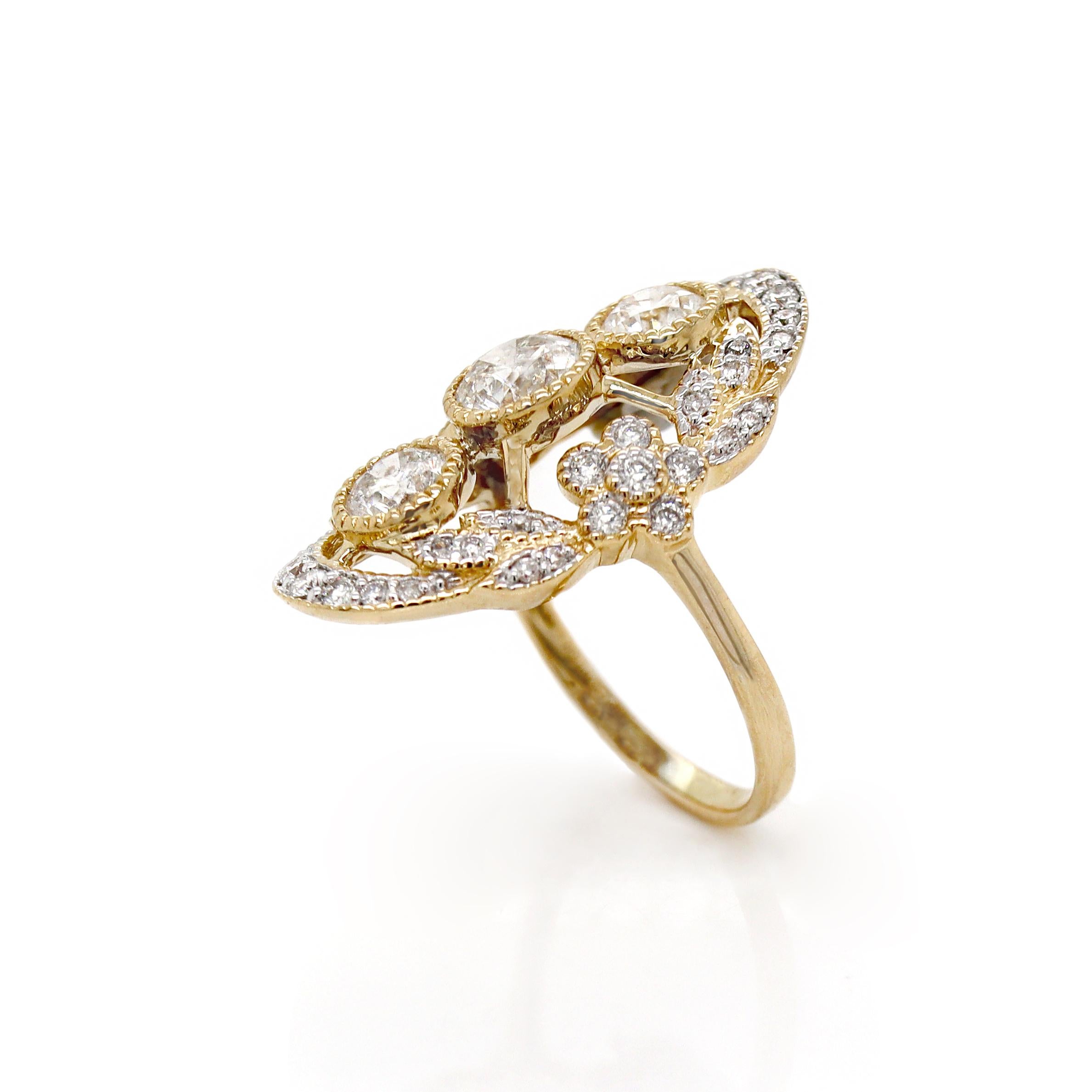 Taille ronde Bague habillée en or jaune et blanc 14 carats en vente
