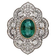 Anello da cocktail in oro giallo e bianco 14CT con smeraldo e diamante di ispirazione antica
