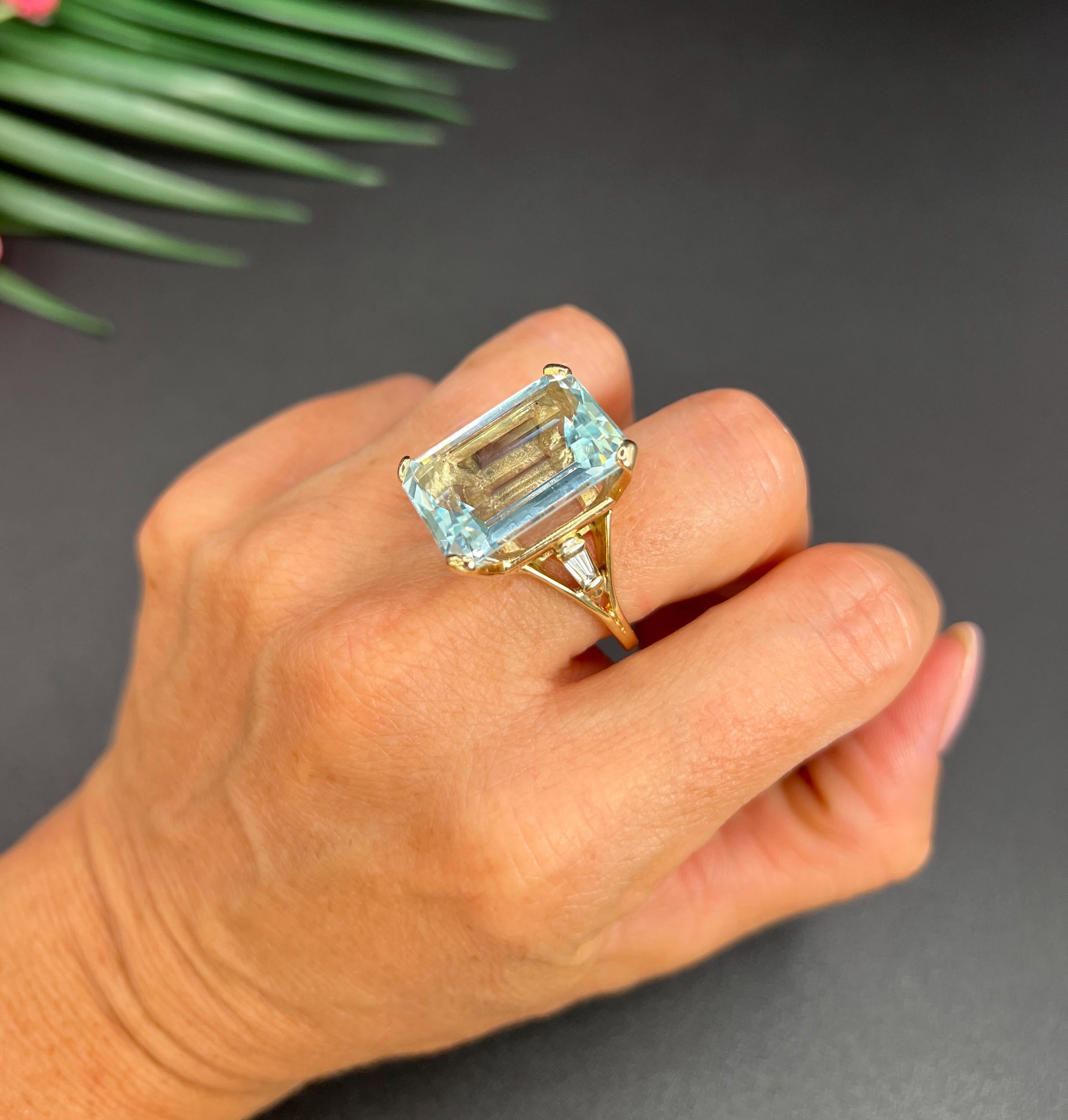 Vintage Aquamarine Cocktail Ring 

14ct Yellow Gold

Circa 1980s

Step into elegance with this striking cocktail ring, meticulously crafted from 14ct yellow gold. This stunning piece features a breathtaking aquamarine stone, boasting an impressive