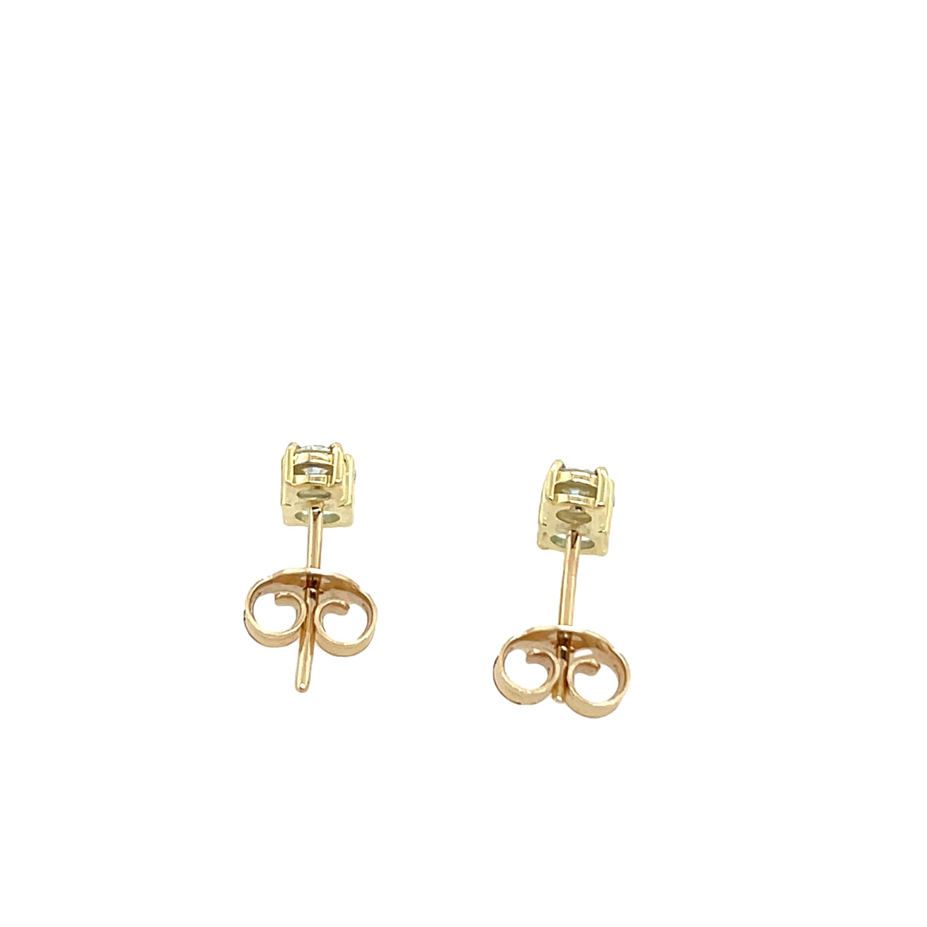 14 Karat Gelbgold Aquamarin- und Diamant-Ohrringe (Rundschliff) im Angebot