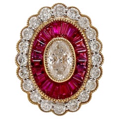 Anillo de cóctel Art Decó de oro amarillo de 14 qt con diamantes y rubíes