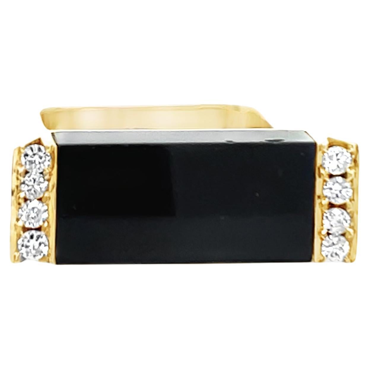 Anillo de Oro Amarillo 14ct Ónix Negro y Diamante en venta