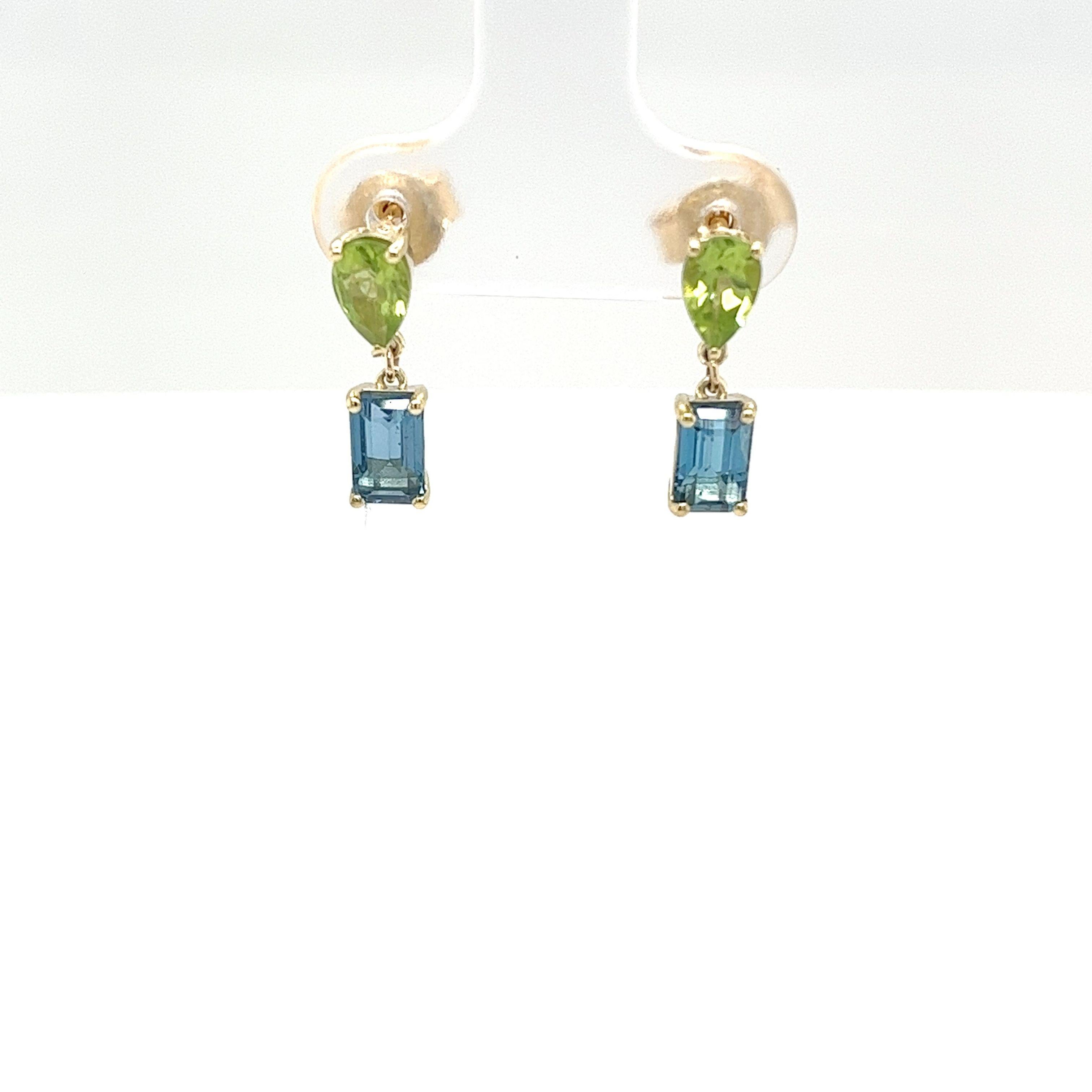 Orecchini a goccia in oro giallo 14ct con topazio blu e peridoto in vendita 1