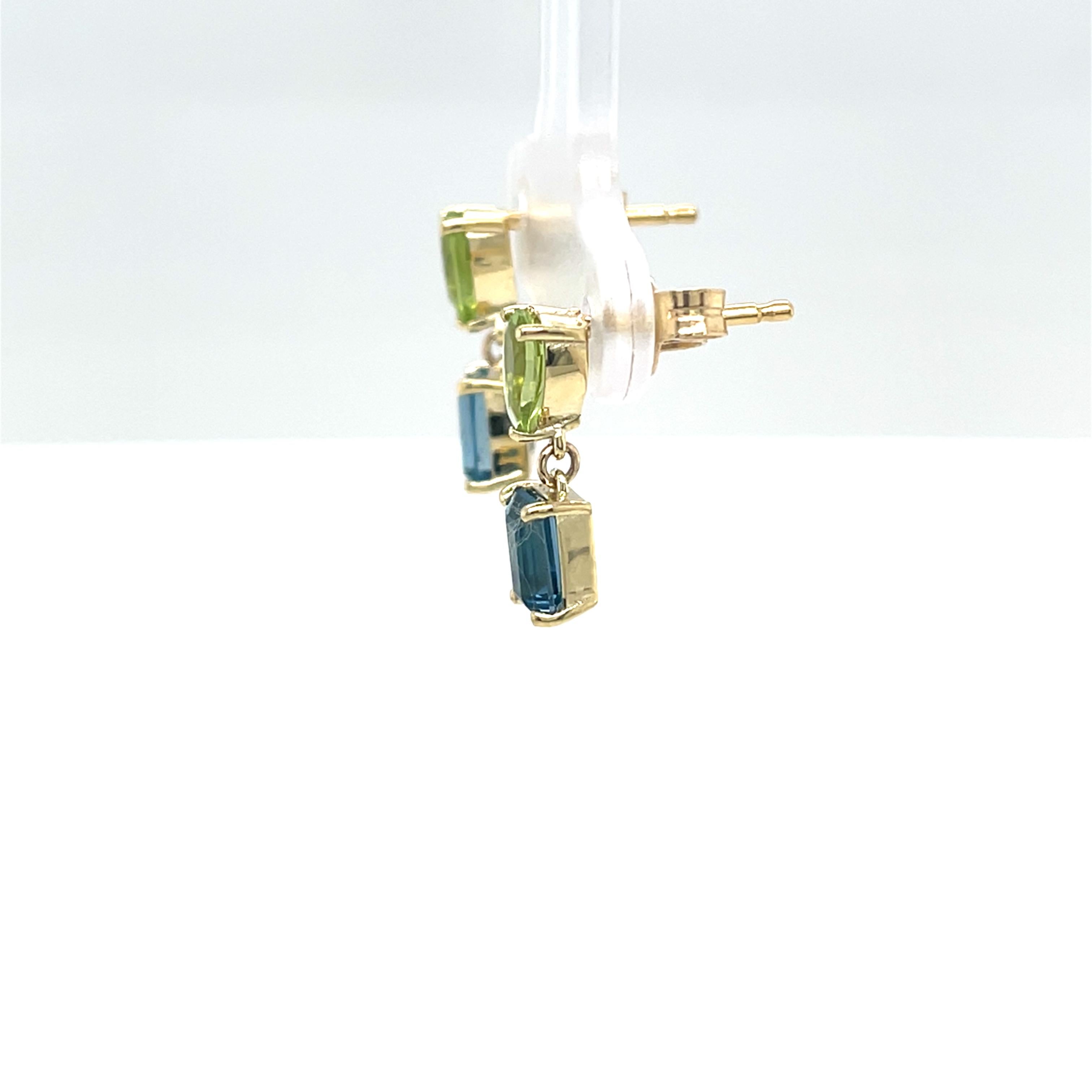 Orecchini a goccia in oro giallo 14ct con topazio blu e peridoto in vendita 2