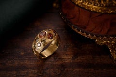 Anillo Bombè de oro amarillo de 14 ct con zafiros de origen ético