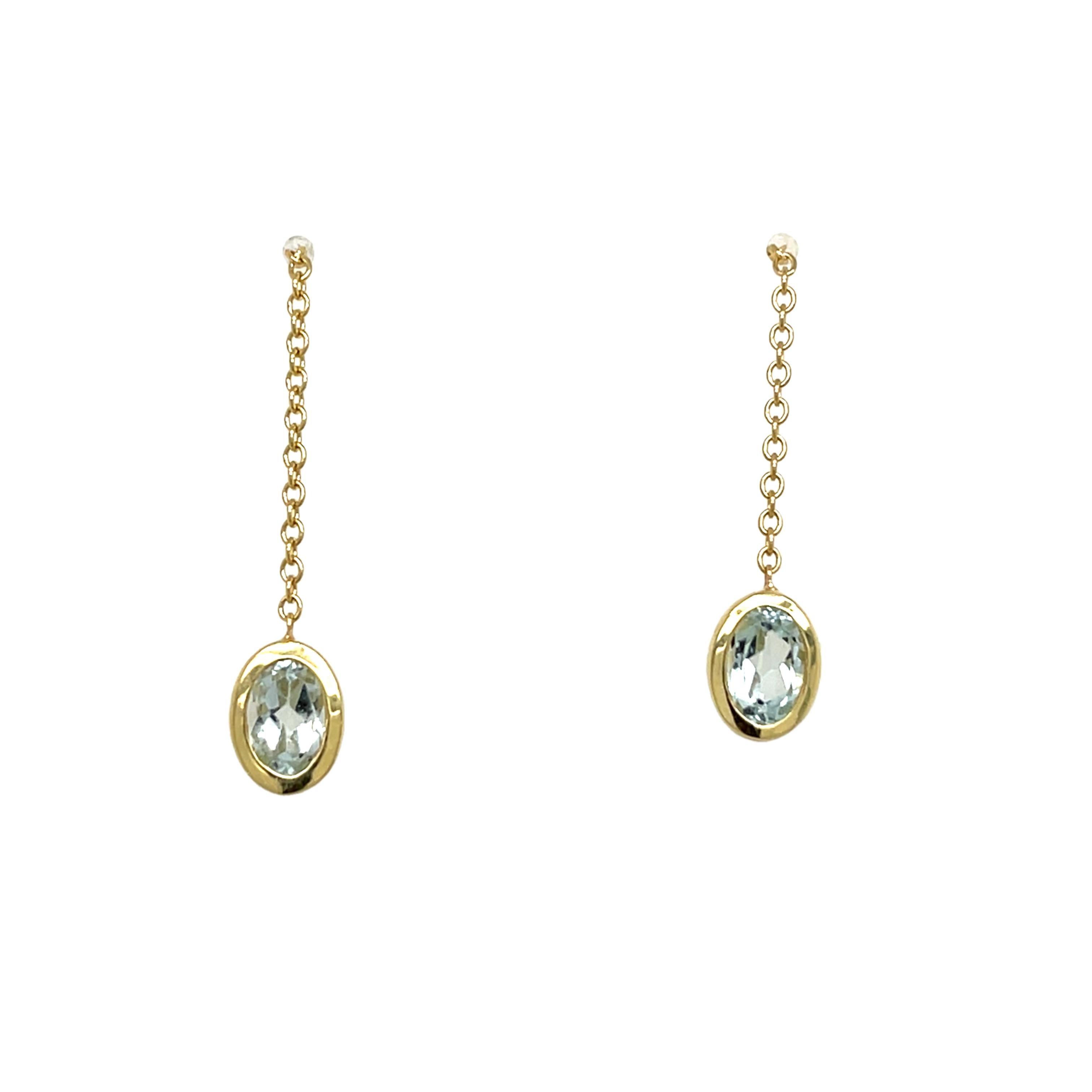 Pendientes de cadena de oro amarillo de 14 ct engastados con 2 aguamarinas ovaladas Corte oval en venta
