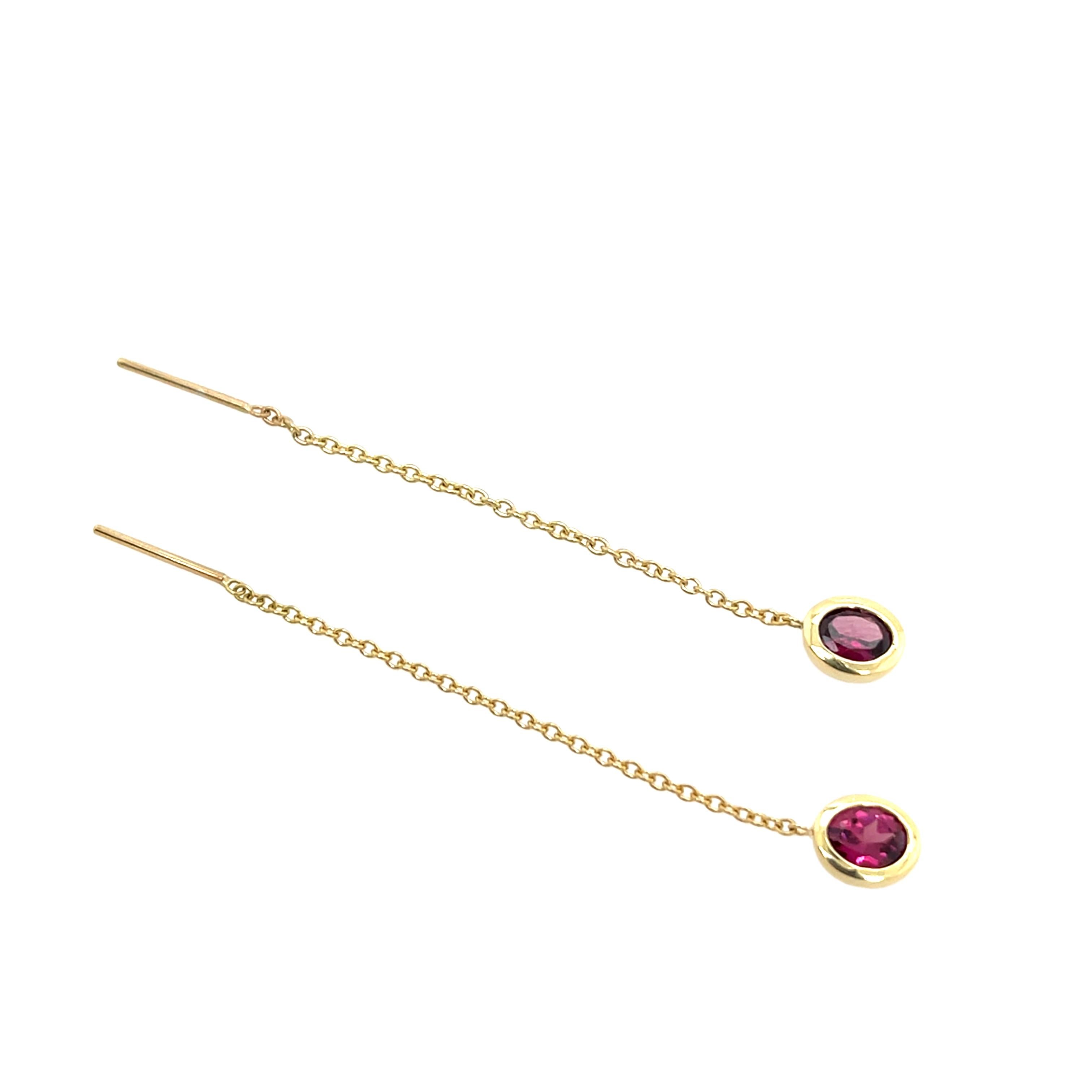 14ct Yellow Gold Chain Earrings Set With 2 Oval Rubies Gemstones In New Condition For Sale In London, GB