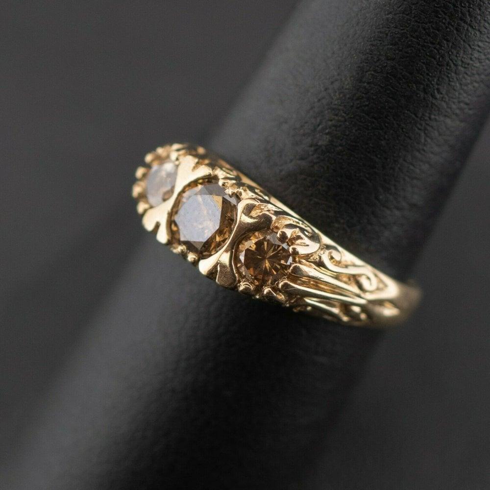 14 Carat Yellow Gold Champagne Diamond 0.90 TCW Trilogy Ring 4.5g Size P In Good Condition For Sale In Southampton, GB