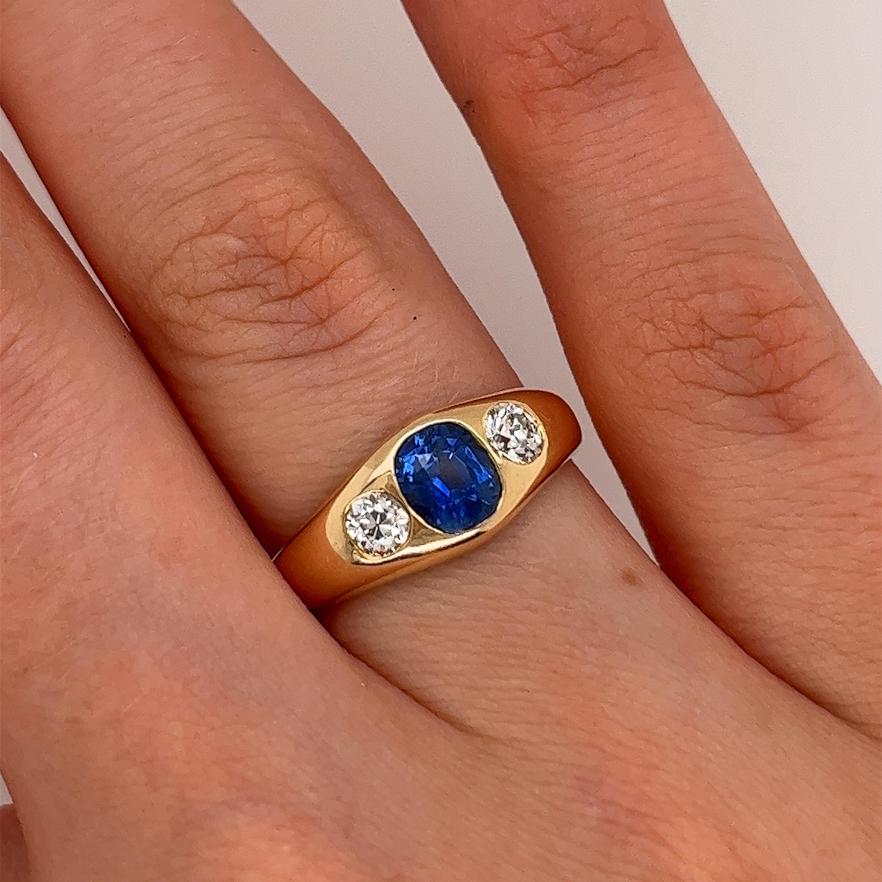 14ct Yellow Gold Diamond 3-Stone Ring Set With cushion shape sapphire&2 diamonds 3