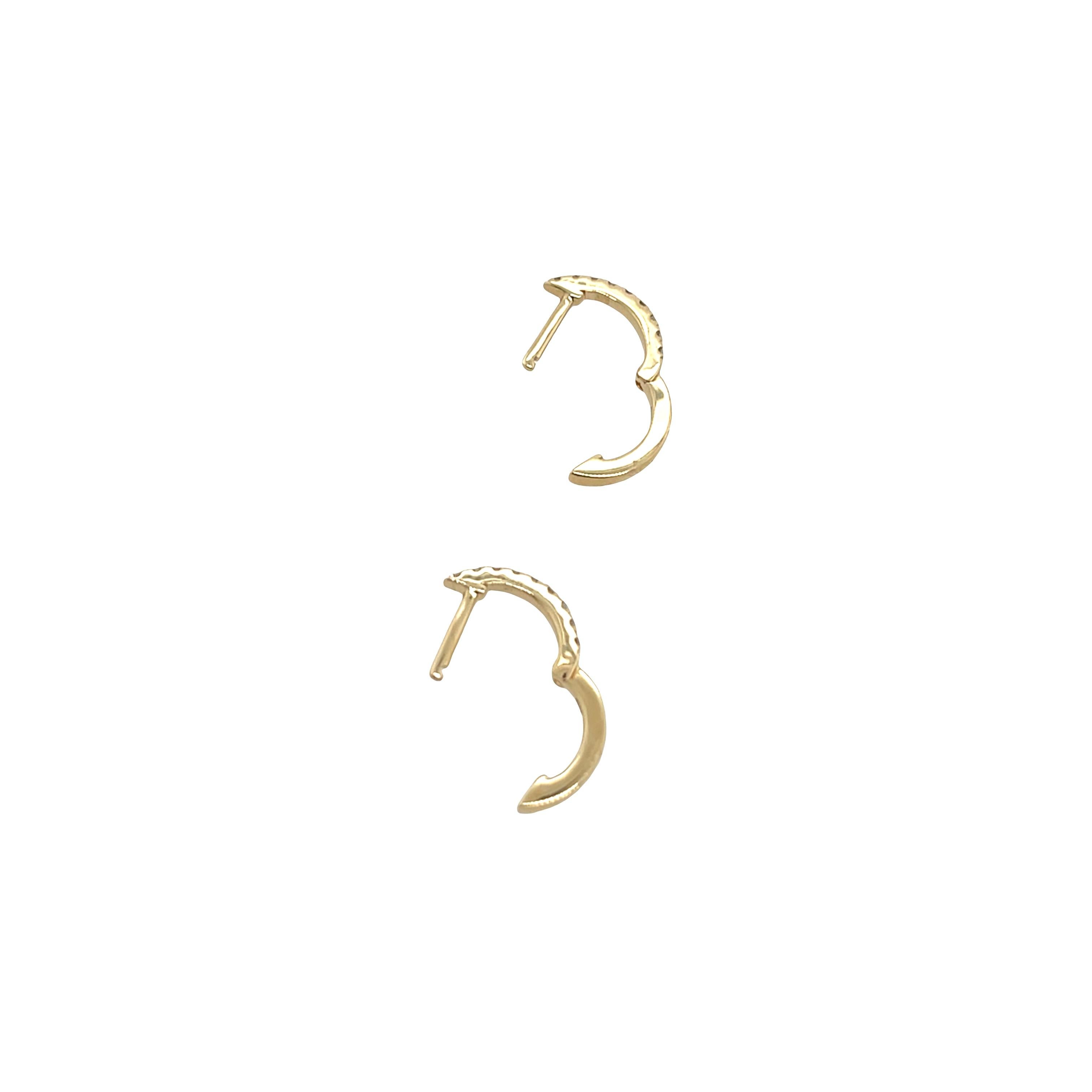 Boucles d'oreilles en or jaune 14ct, serties de 0.08ct de diamants ronds 9.50mm Neuf - En vente à London, GB