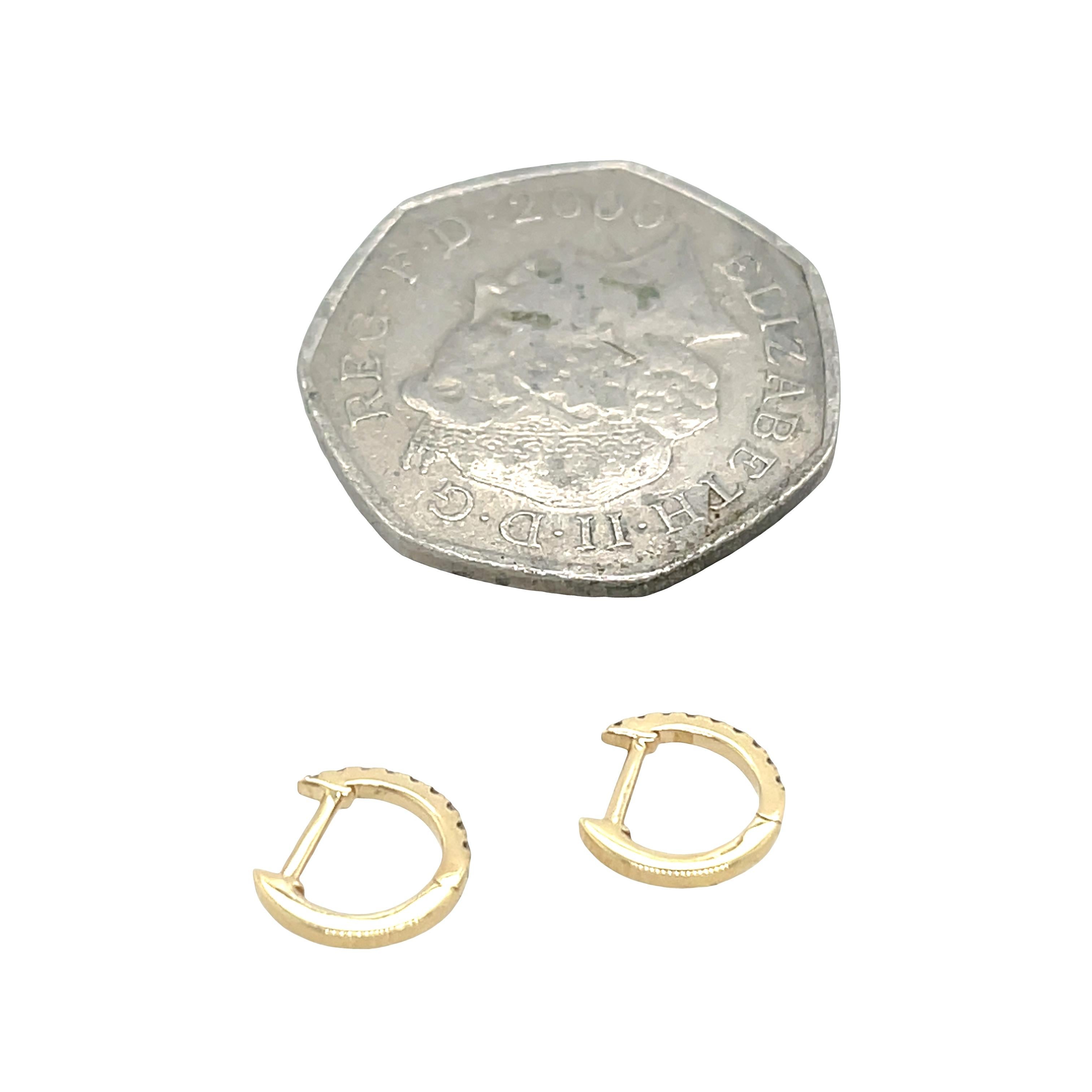 Boucles d'oreilles en or jaune 14ct, serties de 0.08ct de diamants ronds 9.50mm Unisexe en vente