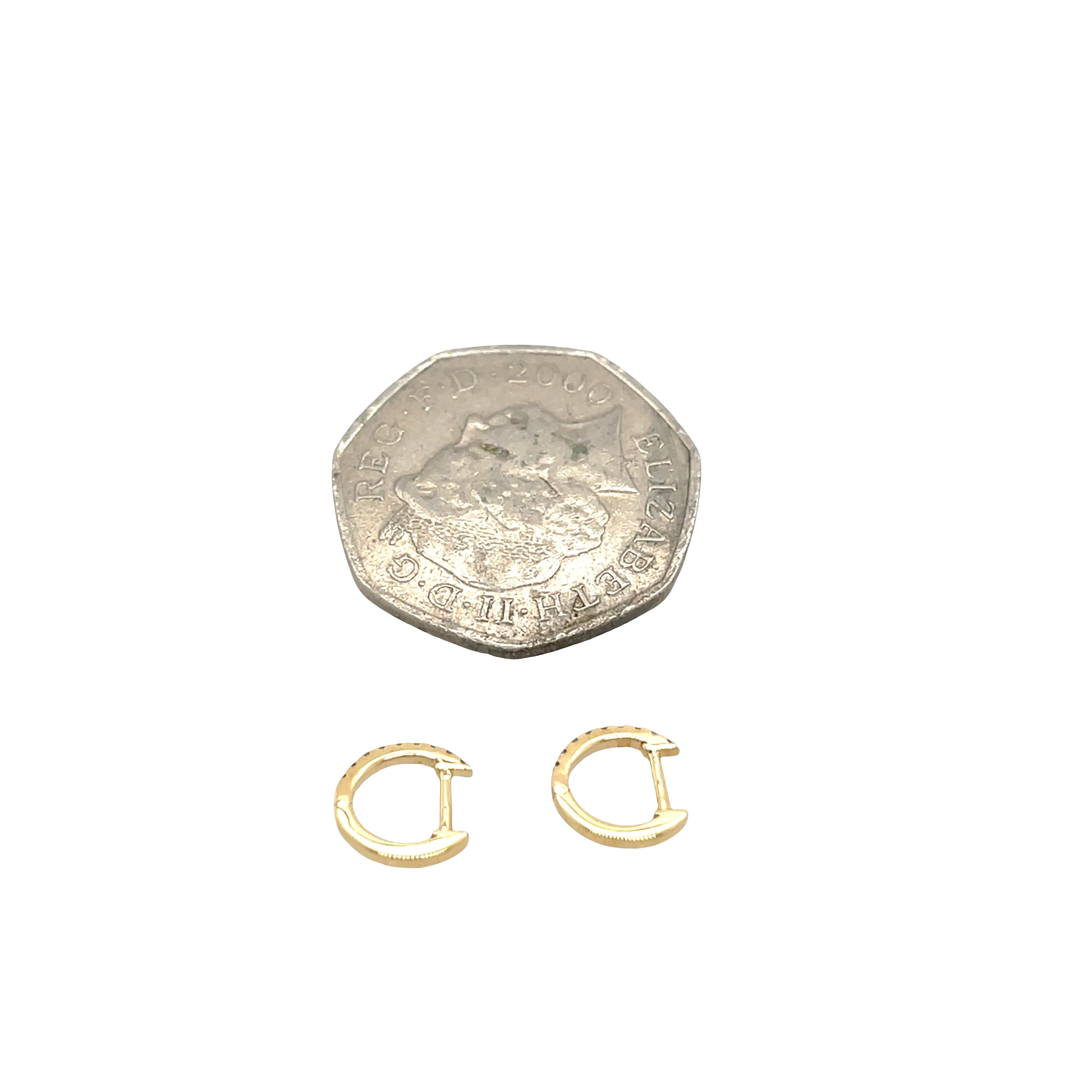 Taglio rotondo Orecchini a cerchio con diamanti in oro giallo 14ct, con 0,09ct di diamanti rotondi 12mm in vendita