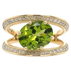 14ct Gelbgold Diamant & Peridot Ring mit 0,30ct kleinen Diamanten Schultern
