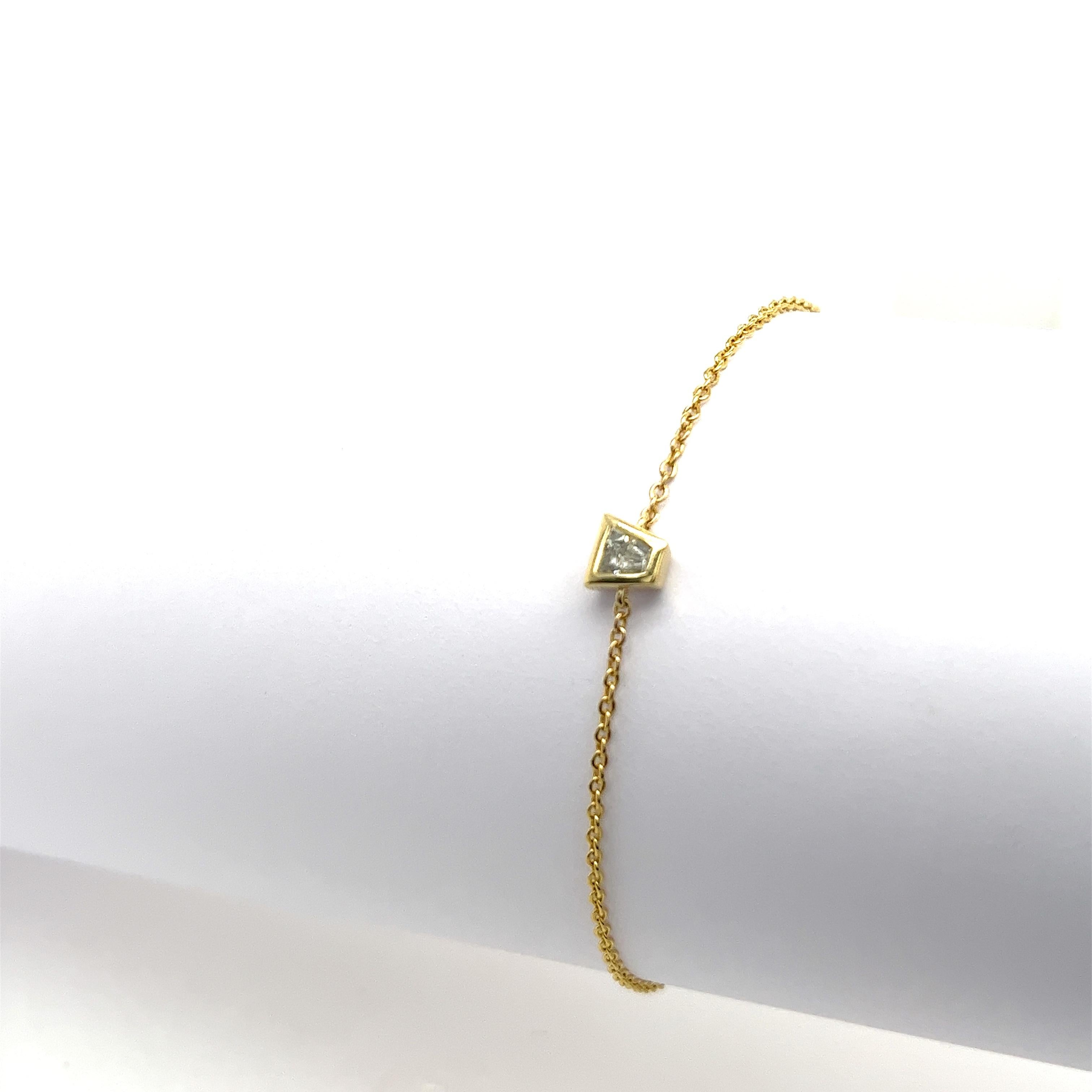 Taille carrée Bracelet en or jaune 14 carats serti de diamants de 0,20 carat en vente