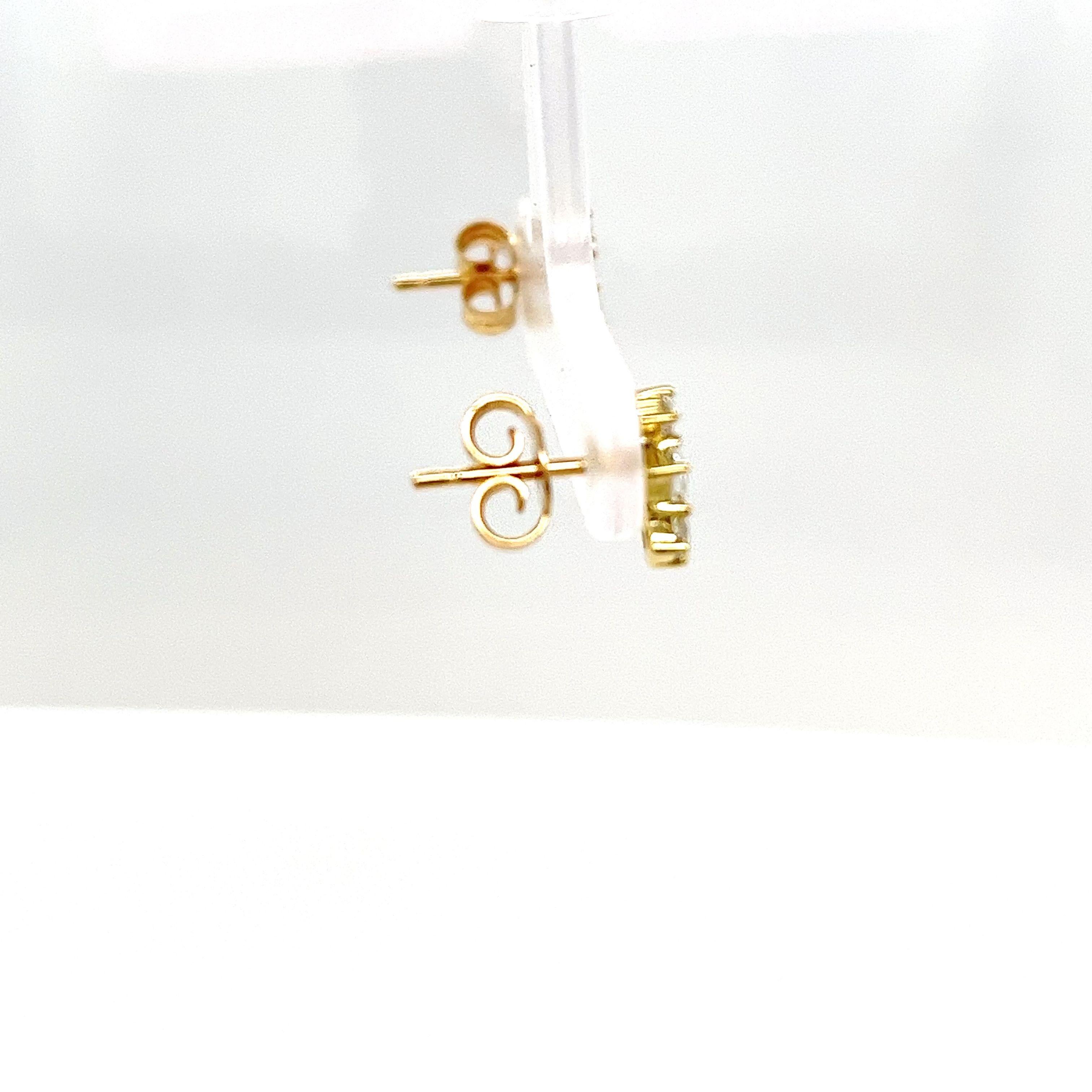 Clous d'oreilles en or jaune 14 carats sertis de diamants naturels de 0,26 carat Neuf - En vente à London, GB