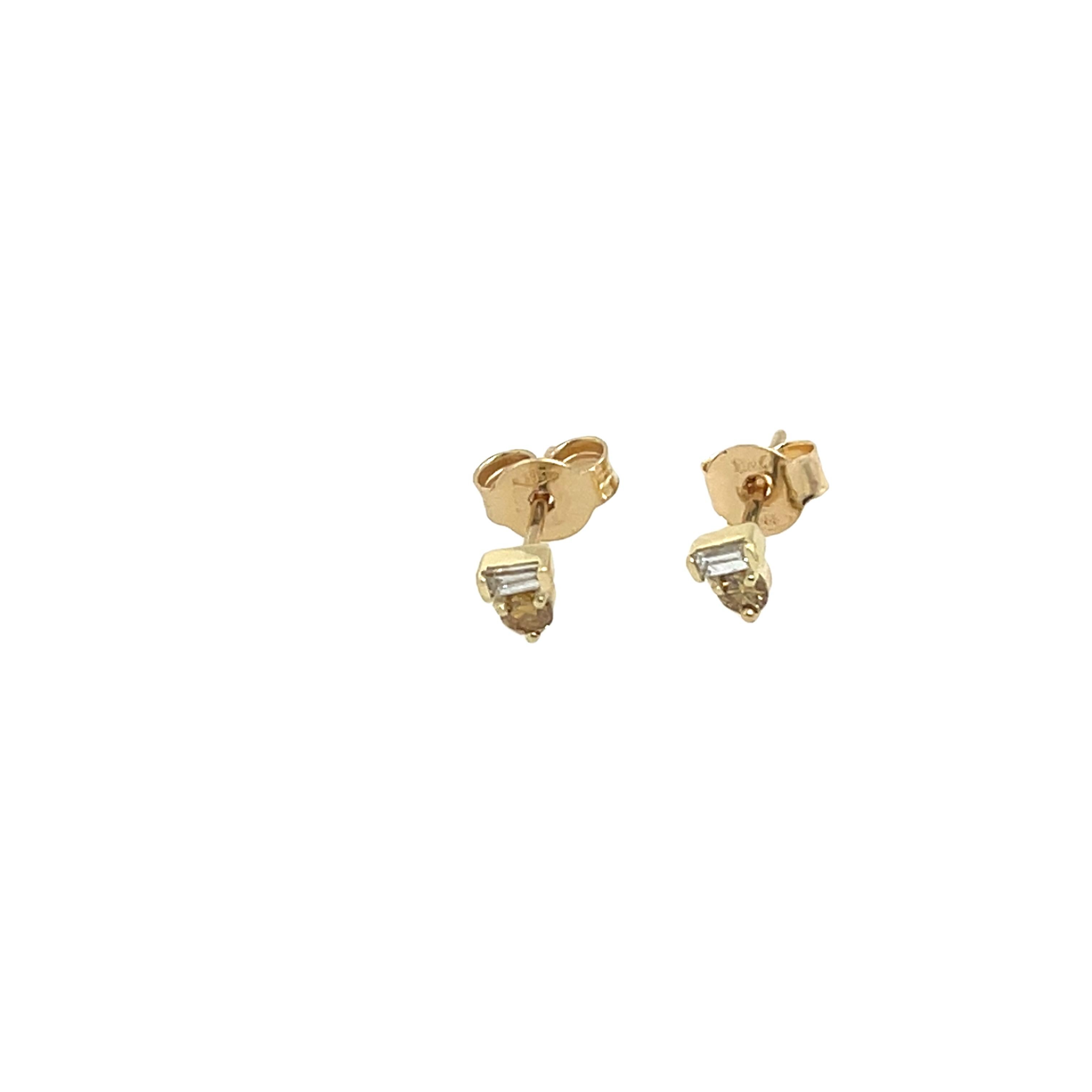 14ct Yellow Gold Diamonds Stud Earrings In New Condition For Sale In London, GB