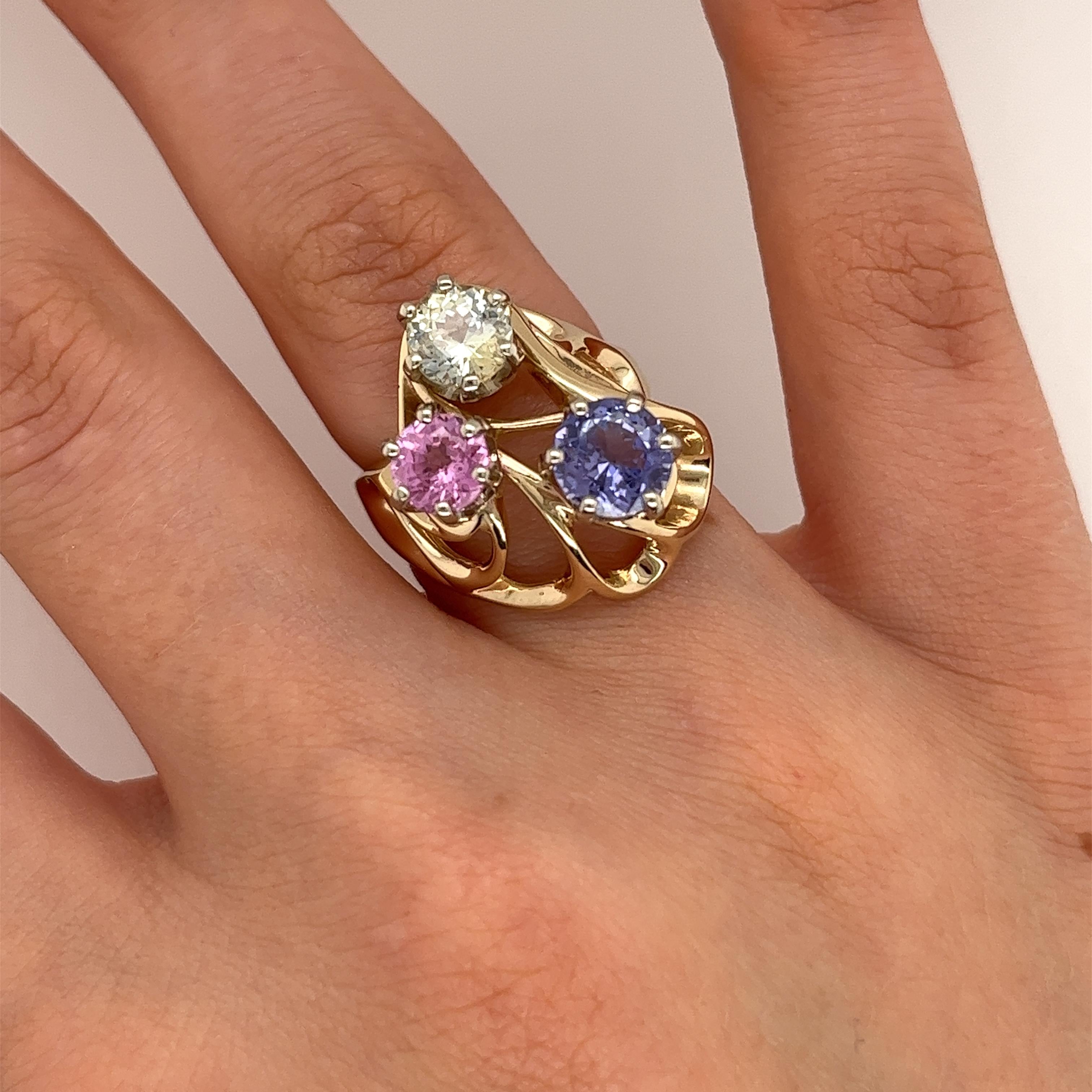 14ct Yellow Gold Dress Ring Set With 3 Natural Sapphires Total Weight of 2.50ct For Sale 1