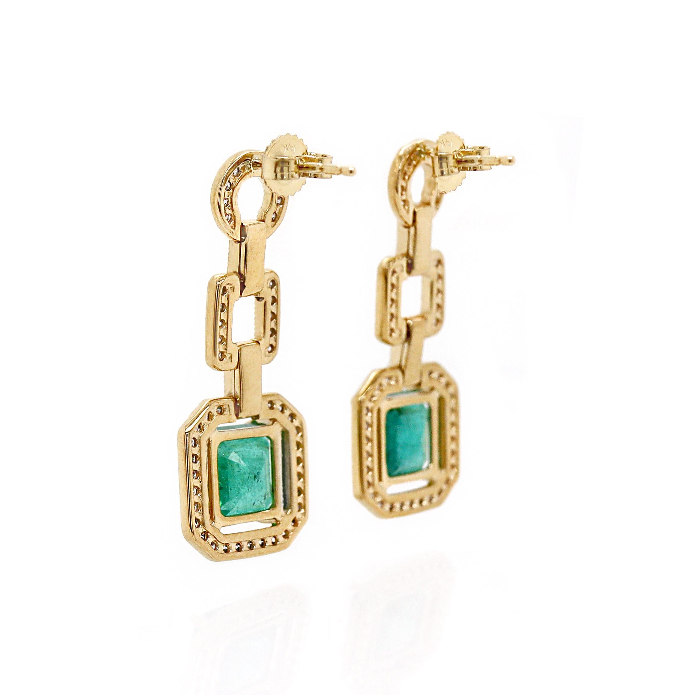 Boucles d'oreilles pendantes en or jaune 14CT avec émeraudes et diamants Neuf - En vente à Sydney, NSW