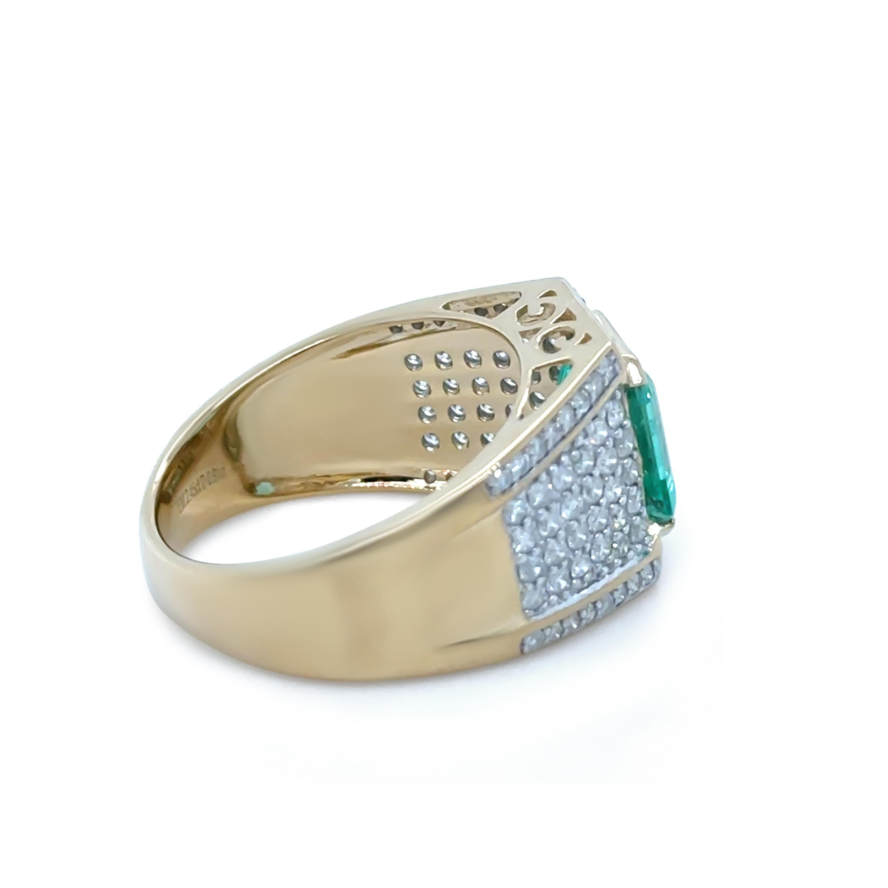 14ct Yellow Gold Emerald and Diamond Gent’s Statement Ring 3.36ct In Excellent Condition For Sale In SYDNEY, NSW