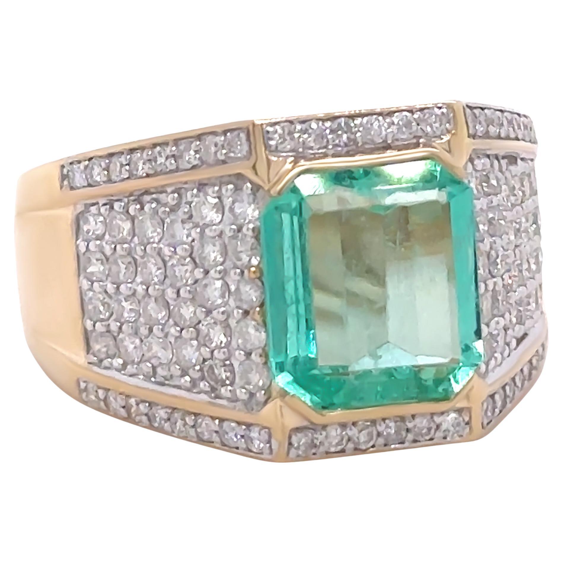 Anillo para caballero de oro amarillo de 14 ct con esmeralda y diamantes 3,36 ct