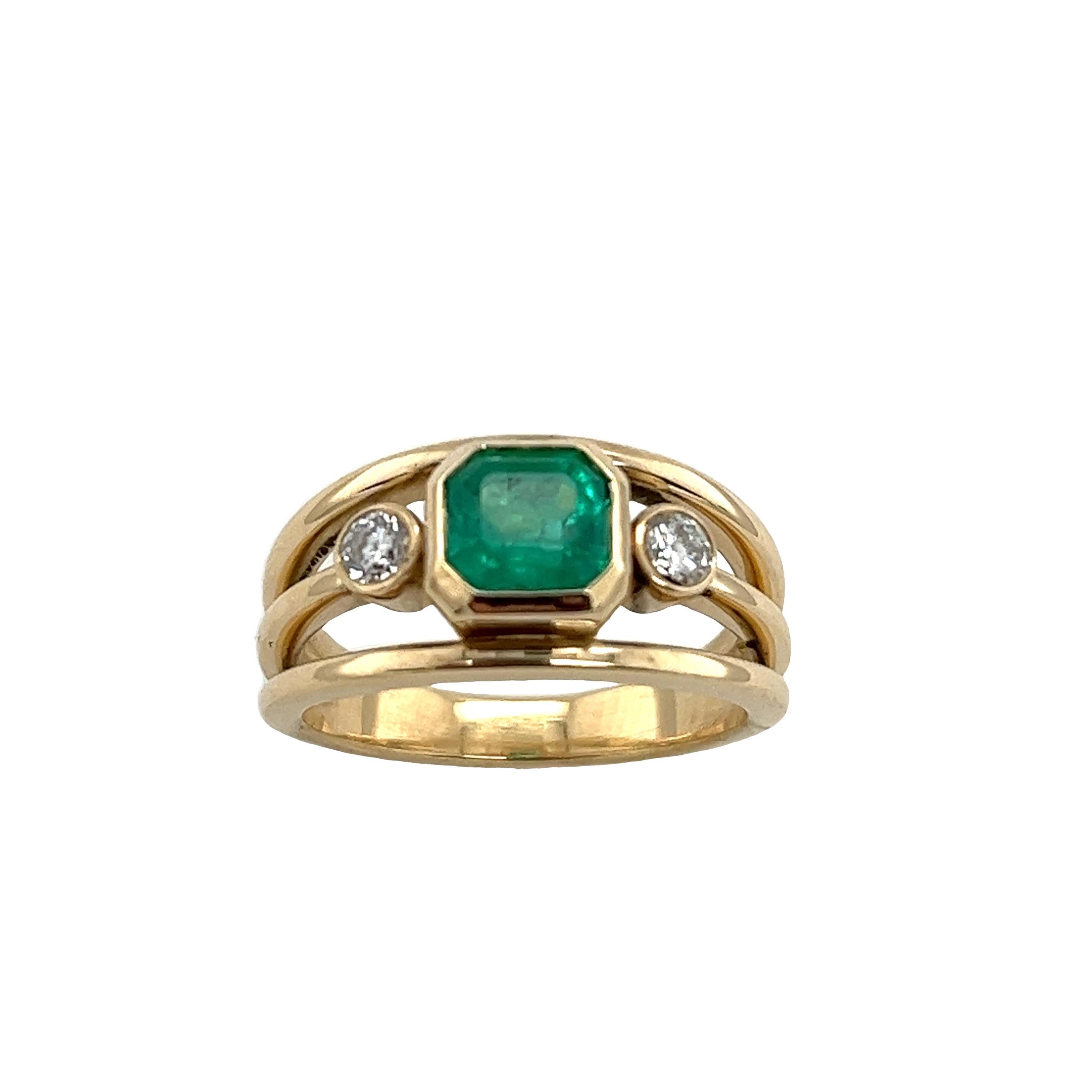 Bague en or jaune 14 carats sertie d'une émeraude de 1,47 carat et de 2 diamants Neuf - En vente à London, GB