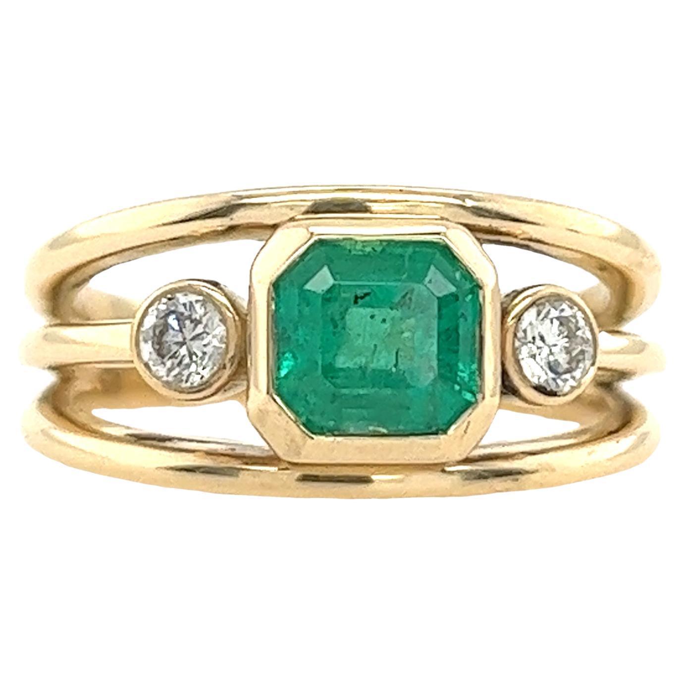 14 Karat Gelbgold Smaragd & Diamant-Ring mit 1,47 Karat Smaragd und 2 Diamanten
