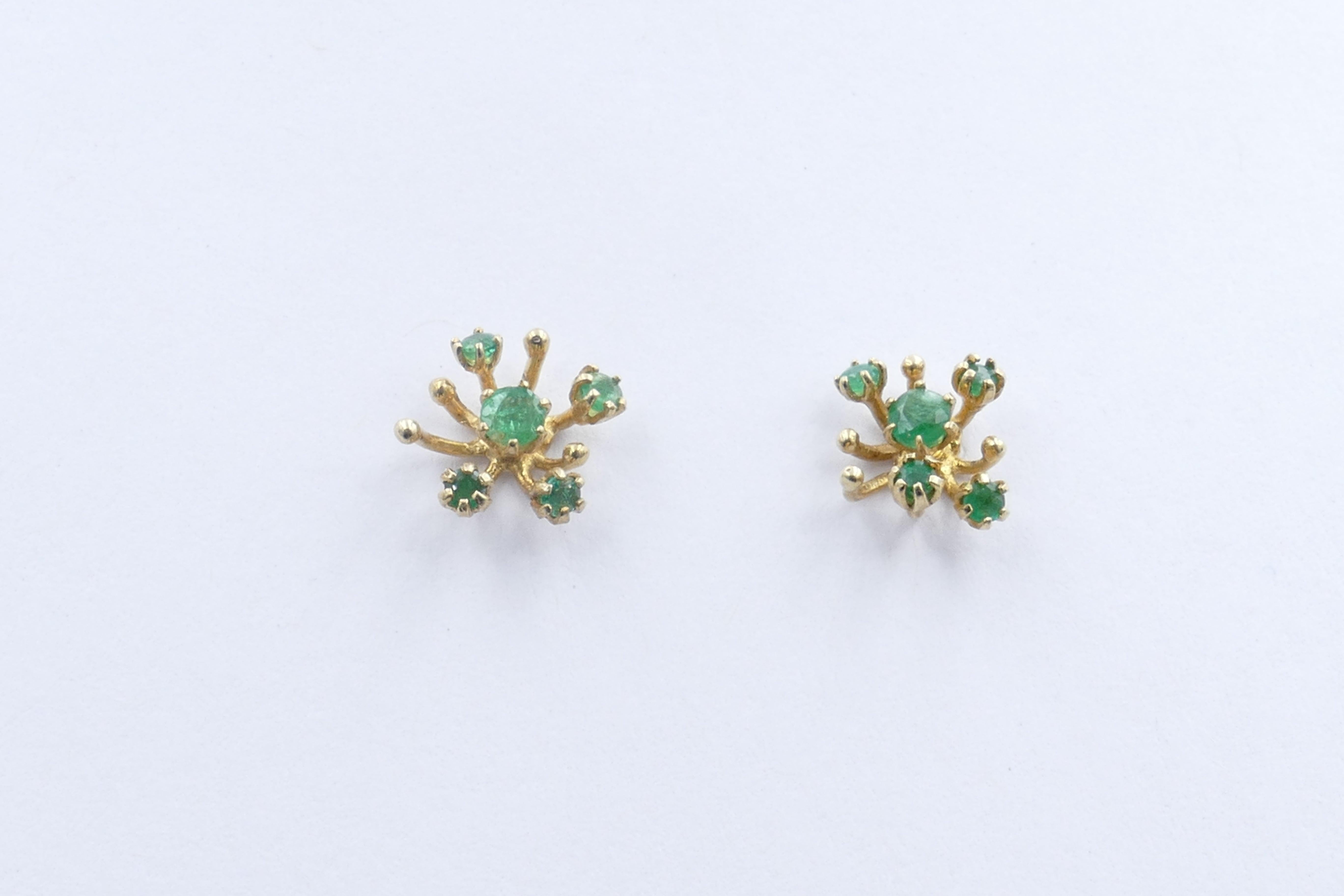 Gorgeous! Gorgeous! Gorgeous!
AND SO very wearable as 2 different Looks!
The very attractive frosted Quartz Flower can be removed from the Emerald Stamen.
Which then still looks beautiful and rather ethereal on their own.
Affordable Price