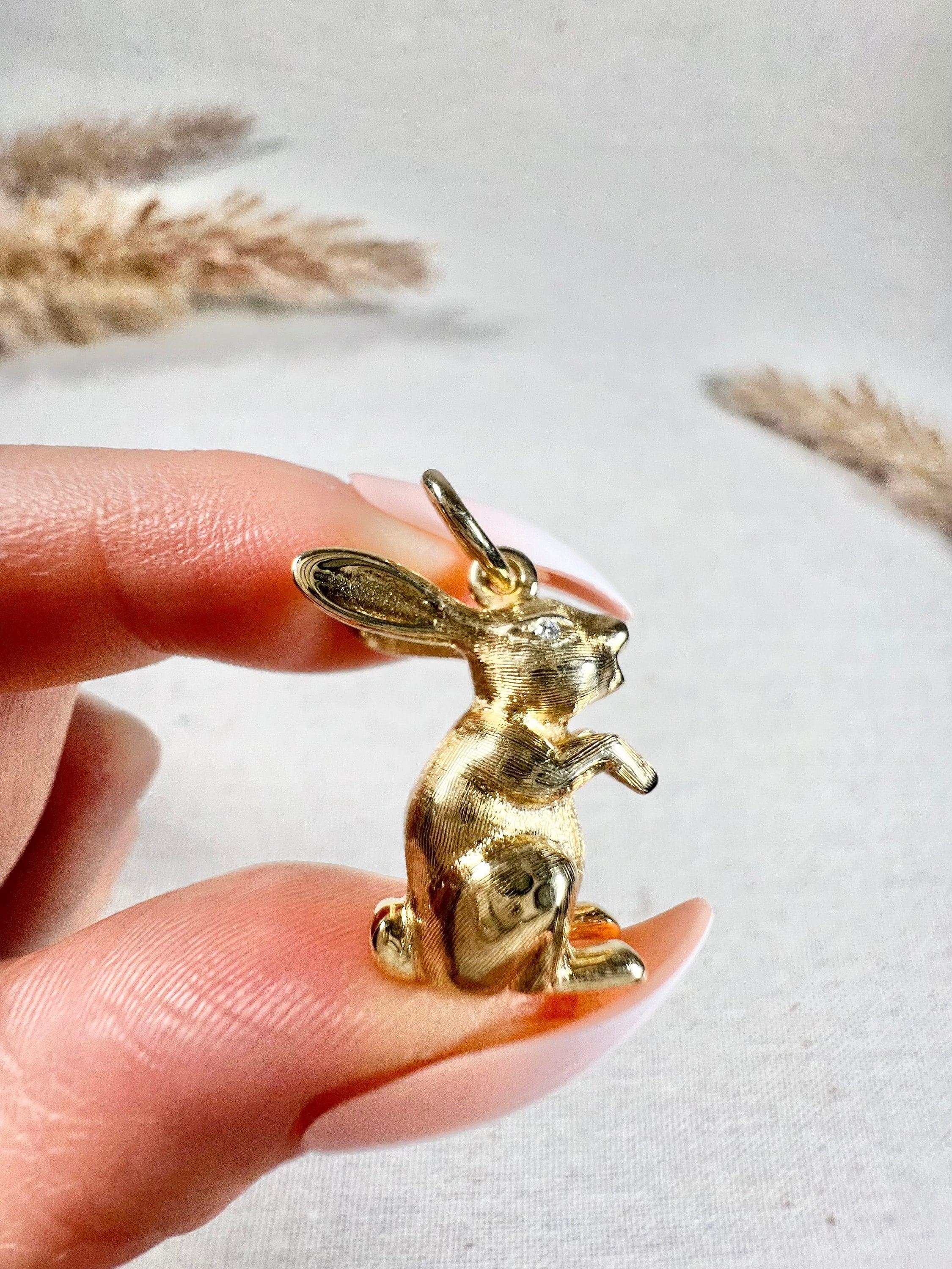 14ct Yellow Gold Hallmarked 1940s Sitting Bunny Rabbit Pendant with Diamond Eyes 5
