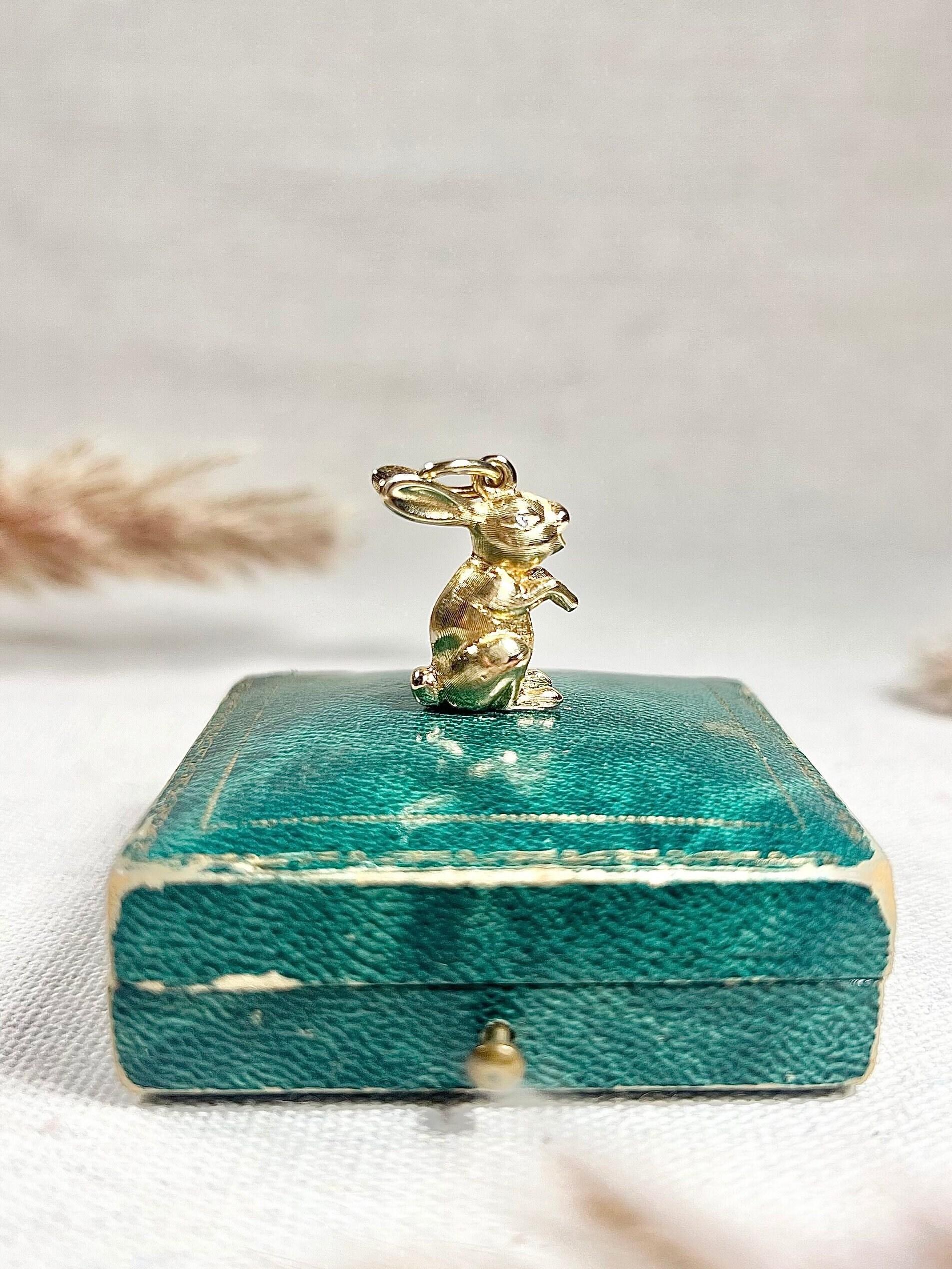 14ct Yellow Gold Hallmarked 1940s Sitting Bunny Rabbit Pendant with Diamond Eyes 1