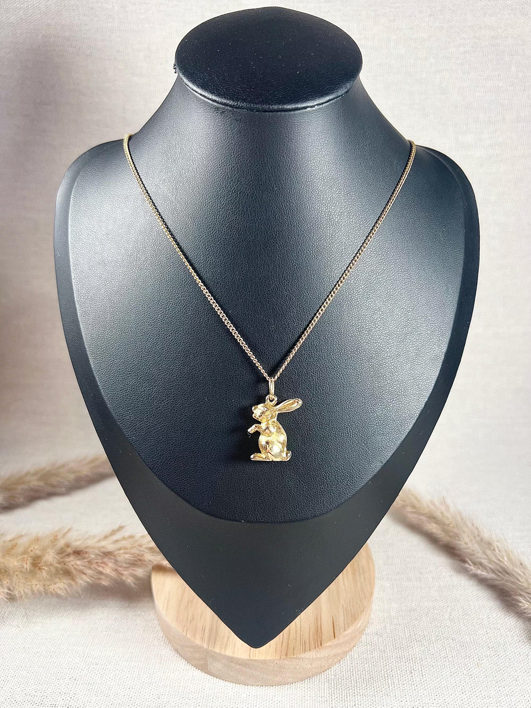 14ct Yellow Gold Hallmarked 1940s Sitting Bunny Rabbit Pendant with Diamond Eyes 2