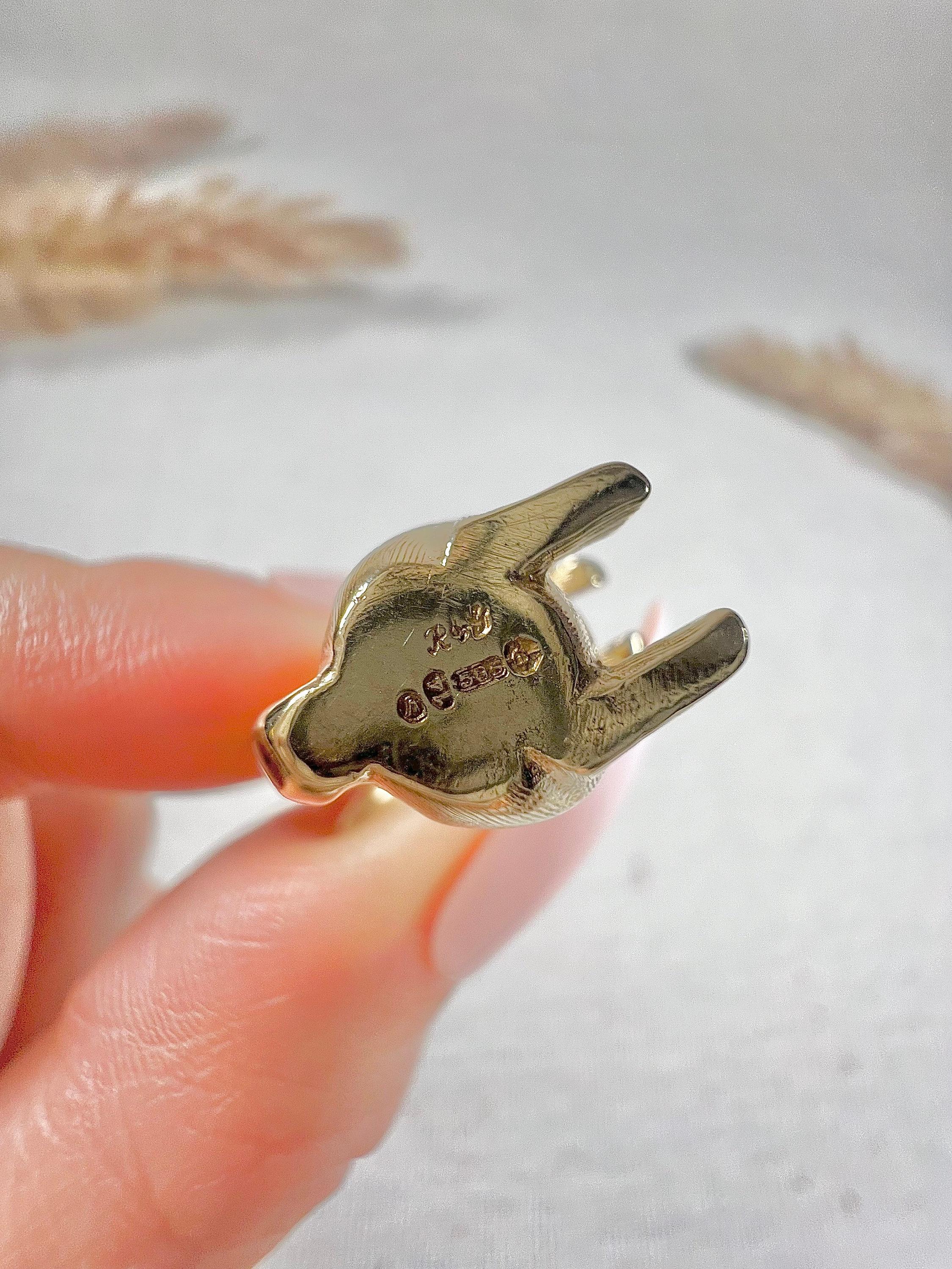 14ct Yellow Gold Hallmarked 1940s Sitting Bunny Rabbit Pendant with Diamond Eyes 3