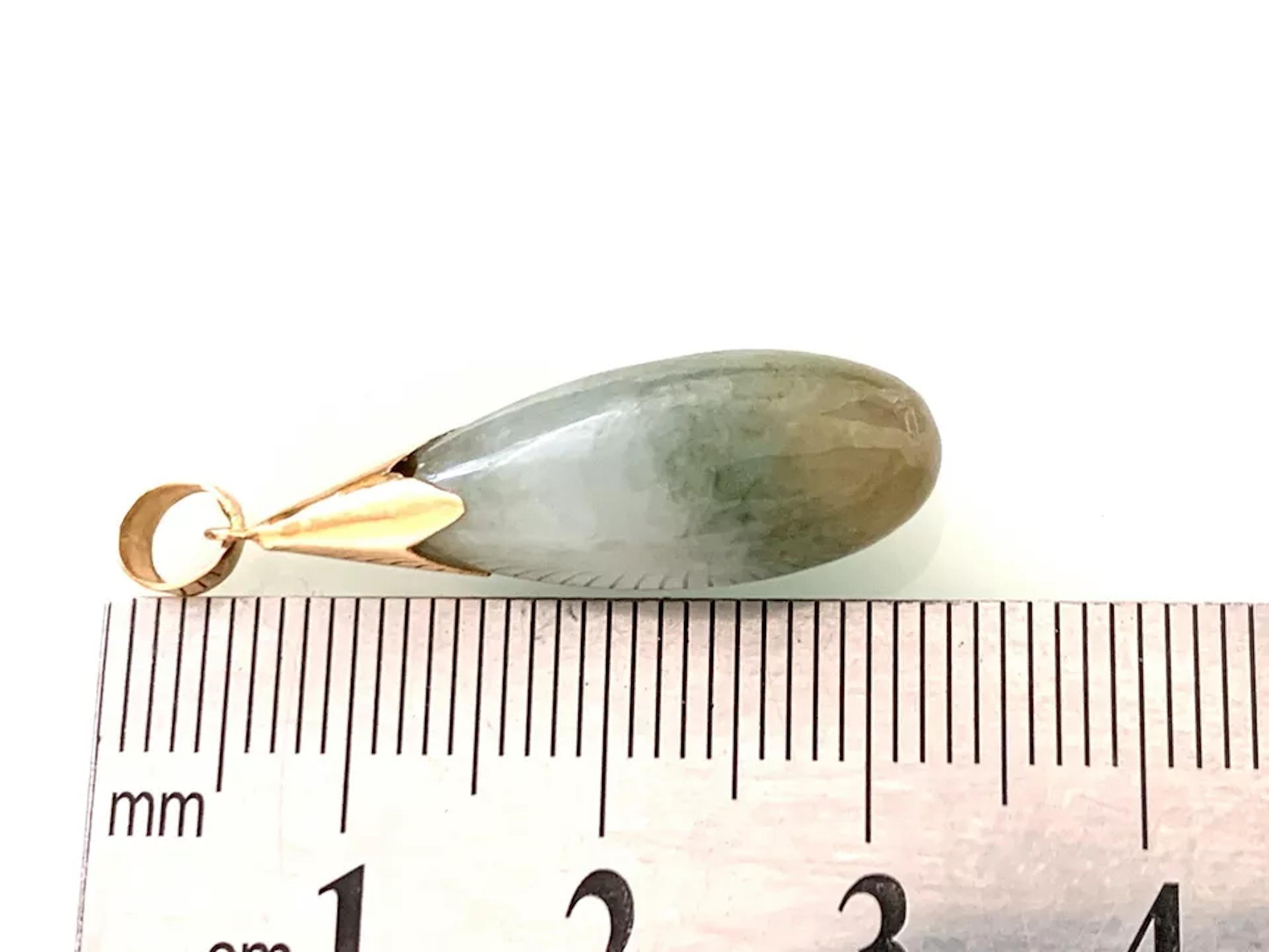 Ciondolo di giada in oro giallo 14ct In condizioni buone in vendita a London, GB