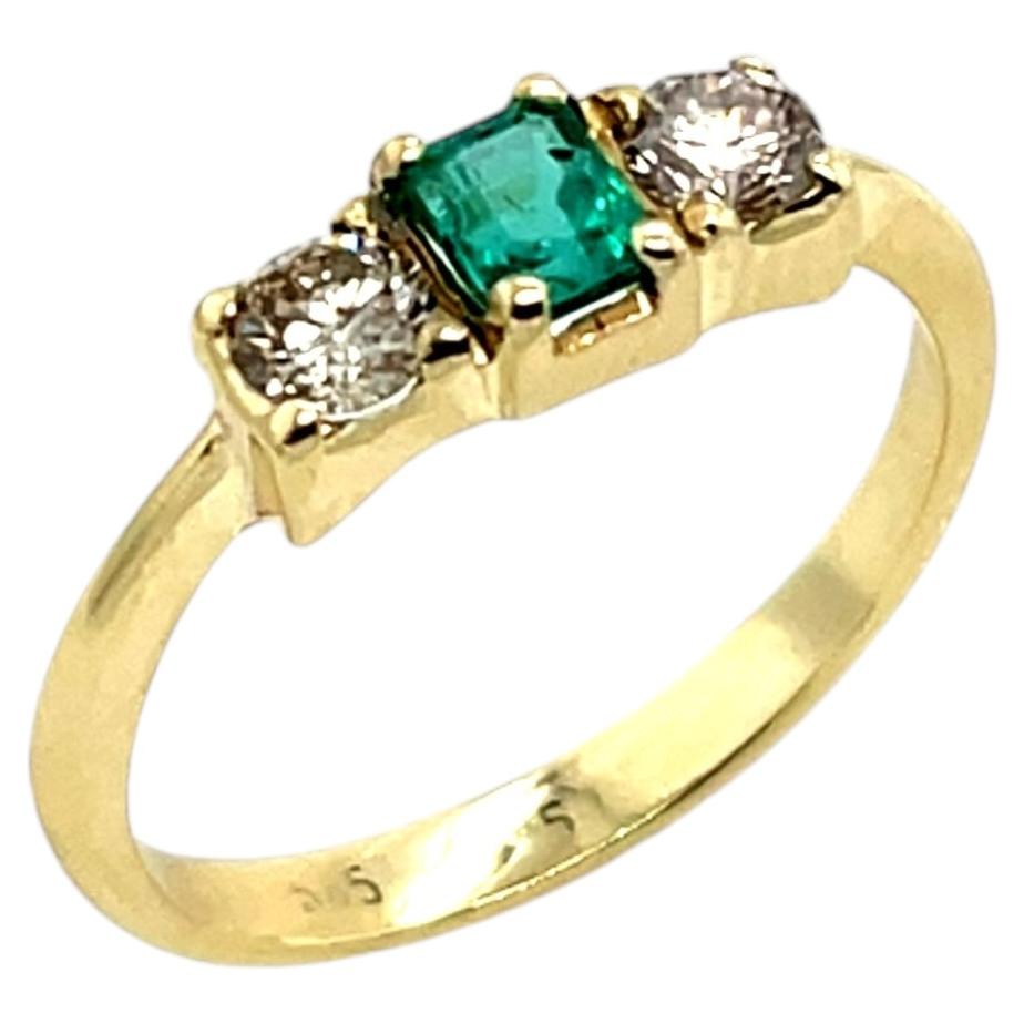 Or jaune 14 carats, émeraude naturelle et diamants en vente