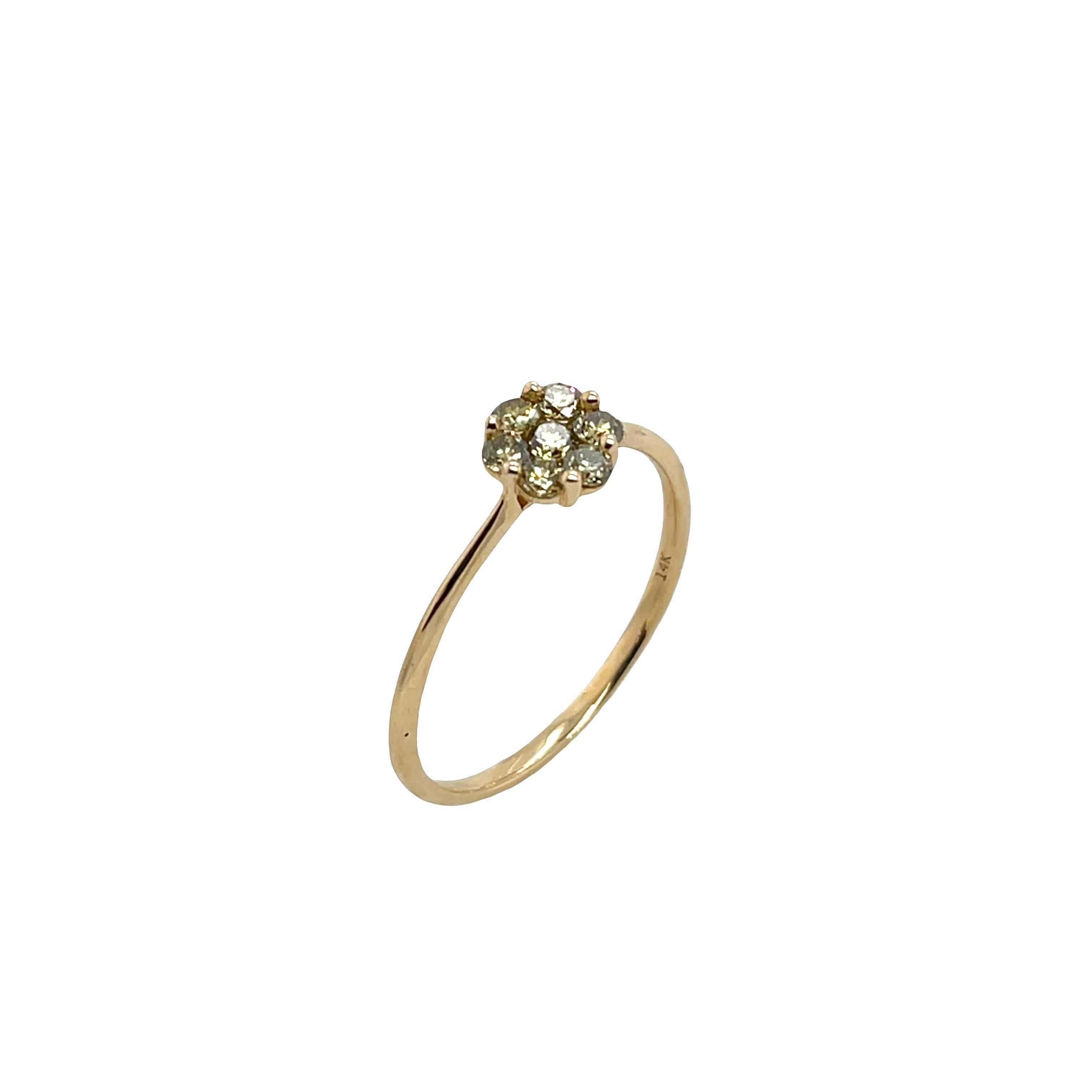 Taille ronde Bague en or jaune 14ct avec diamant naturel en forme de grappe en vente