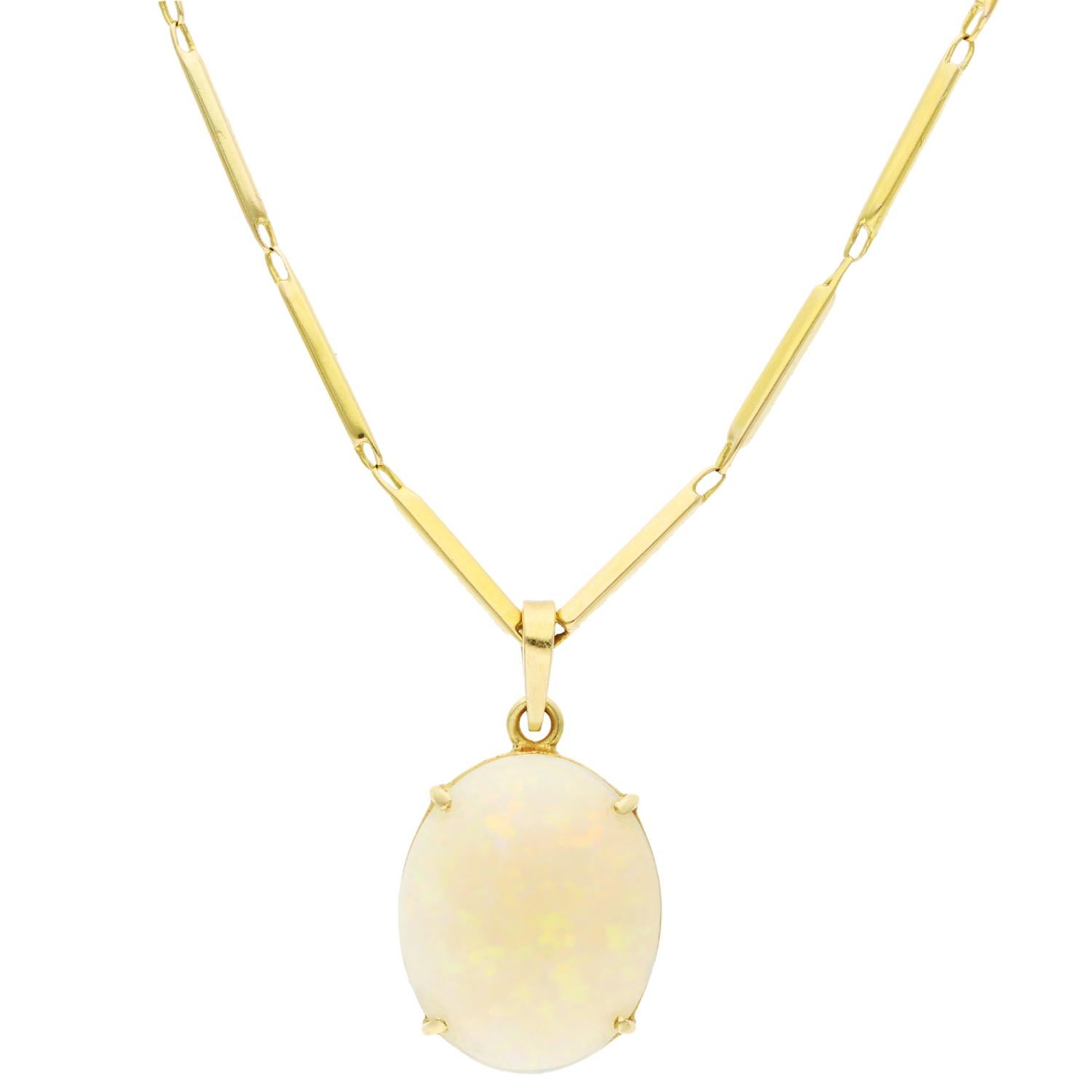 Donna Ciondolo con opale in oro giallo 14ct e catena in oro 18ct in vendita