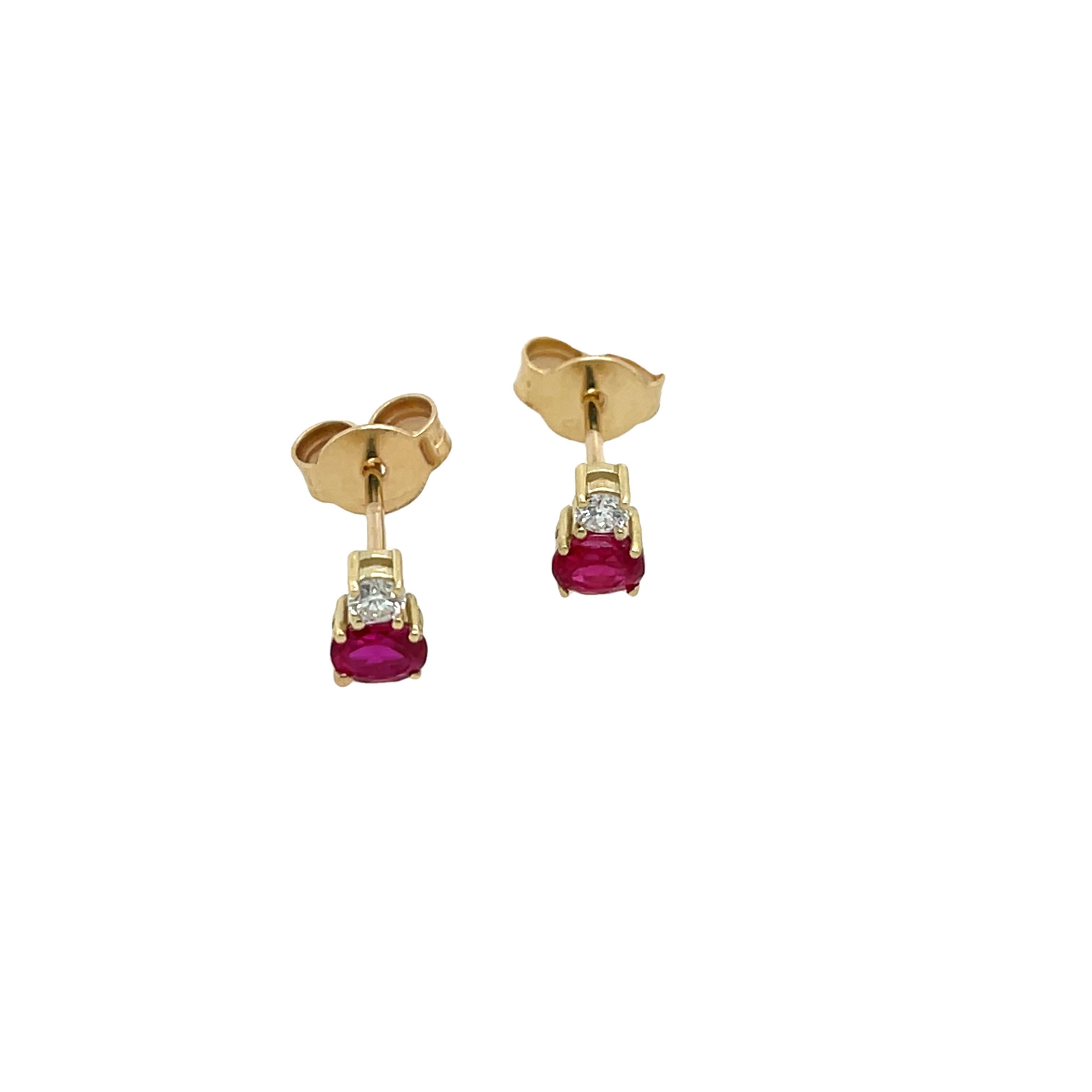 Boucles d'oreilles en or jaune 14ct avec rubis et diamants Unisexe en vente