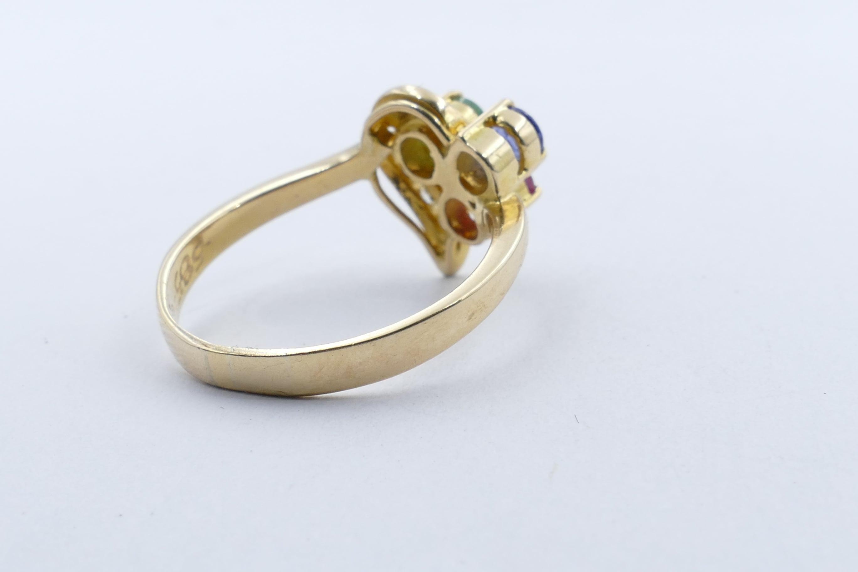 14 Carat Yellow Gold Ruby, Emerald, Sapphire and Diamond Ring (Gemischter Schliff) im Angebot