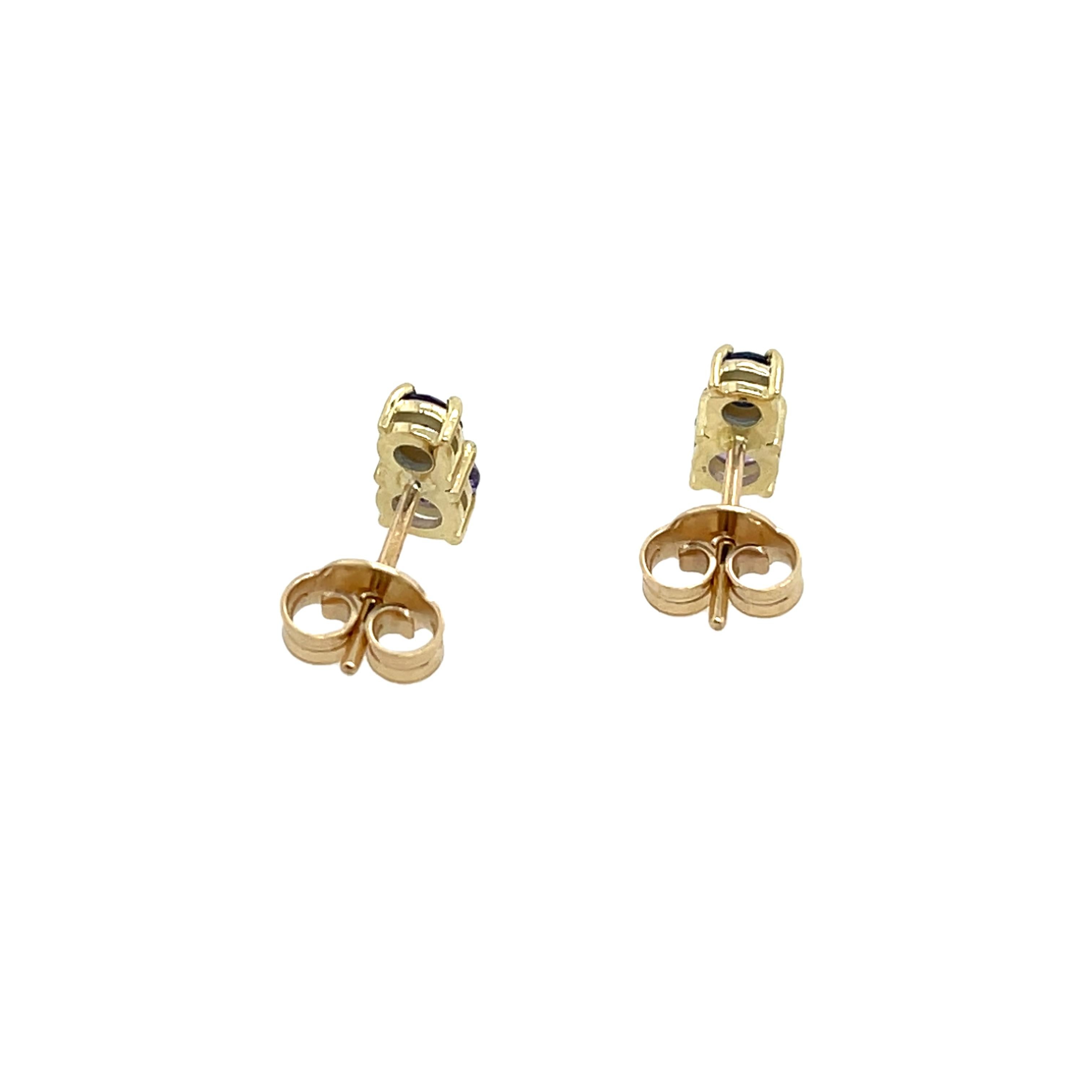 Round Cut 14ct Yellow Gold Sapphire & Amethyst Stud Earrings For Sale