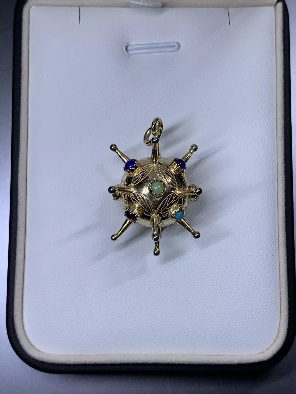 Taille ronde Pendentif boule en or jaune 14ct Sputnik à pierres multiples. en vente