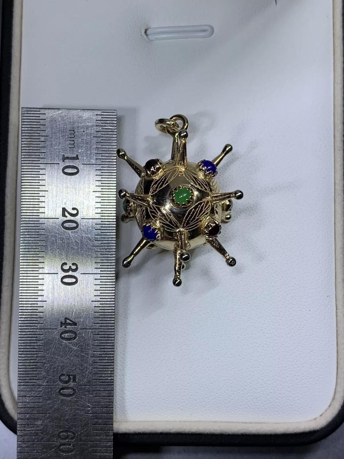 Pendentif boule en or jaune 14ct Sputnik à pierres multiples. Neuf - En vente à London, GB