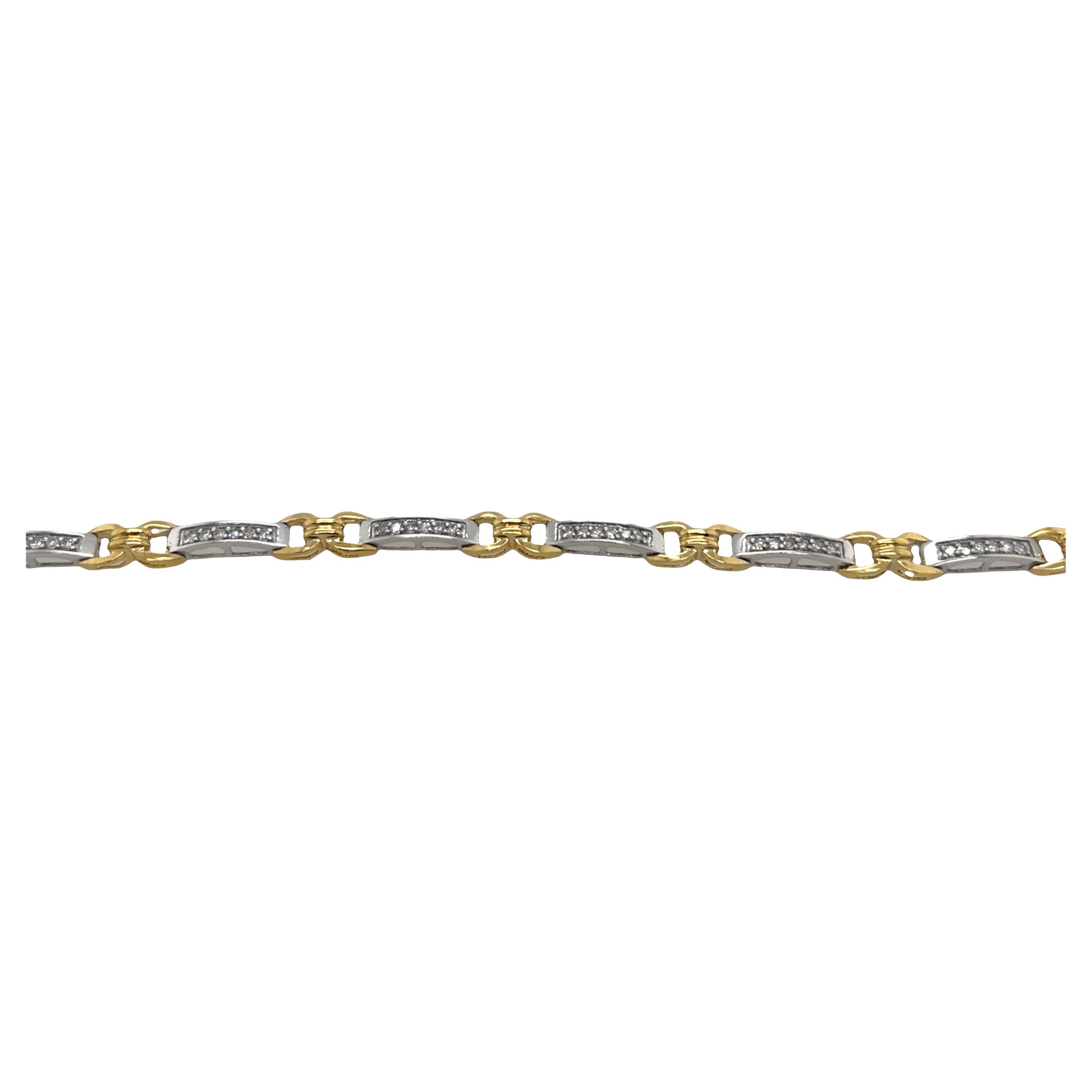 Elegante e versatile, questo bracciale a catena in oro 14ct combina l'oro giallo e l'oro bianco per un moderno look bicolore con diamanti naturali da 0,35ct, 
che la rende perfetta per essere indossata tutti i giorni o per le occasioni