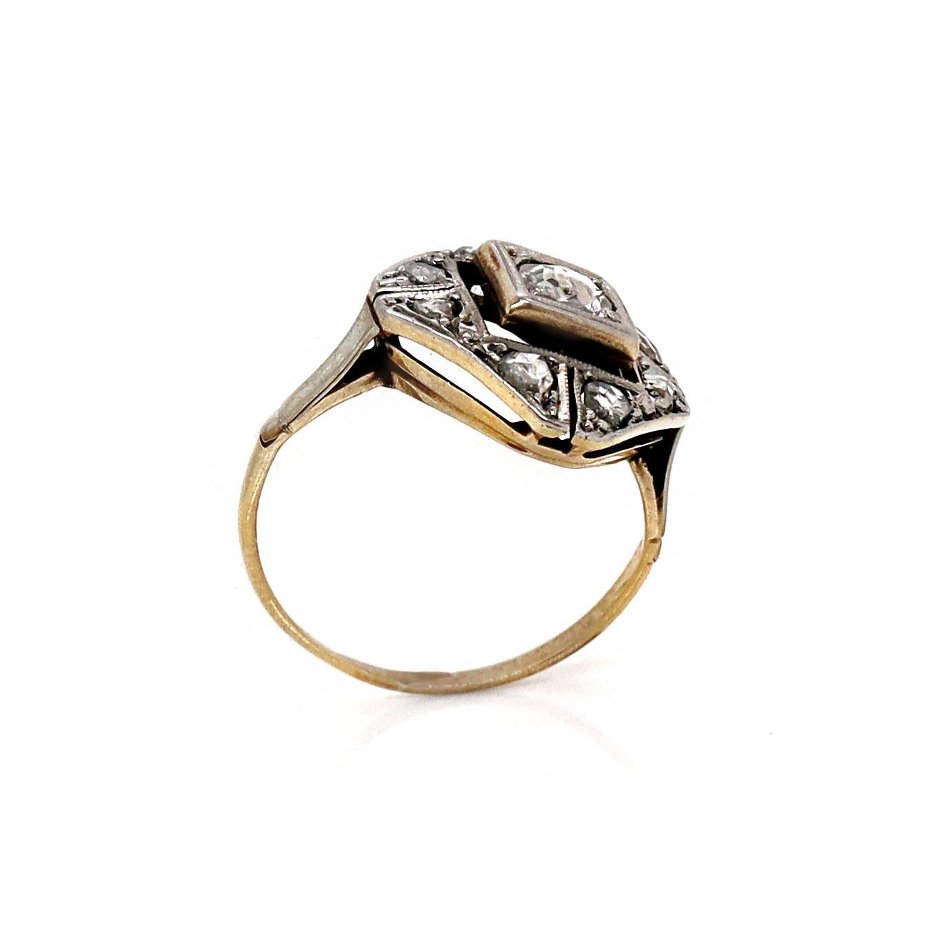 Taille rose Bague en or jaune et blanc 14 carats avec diamants taille rose en vente