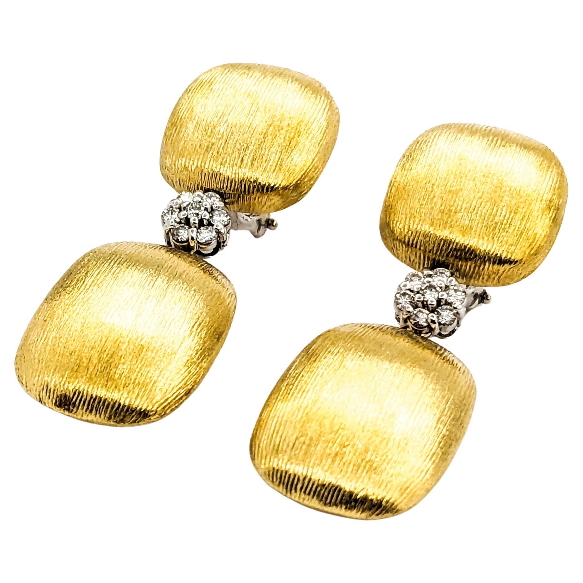 Boucles d'oreilles pendantes en or jaune avec diamant .14ctw