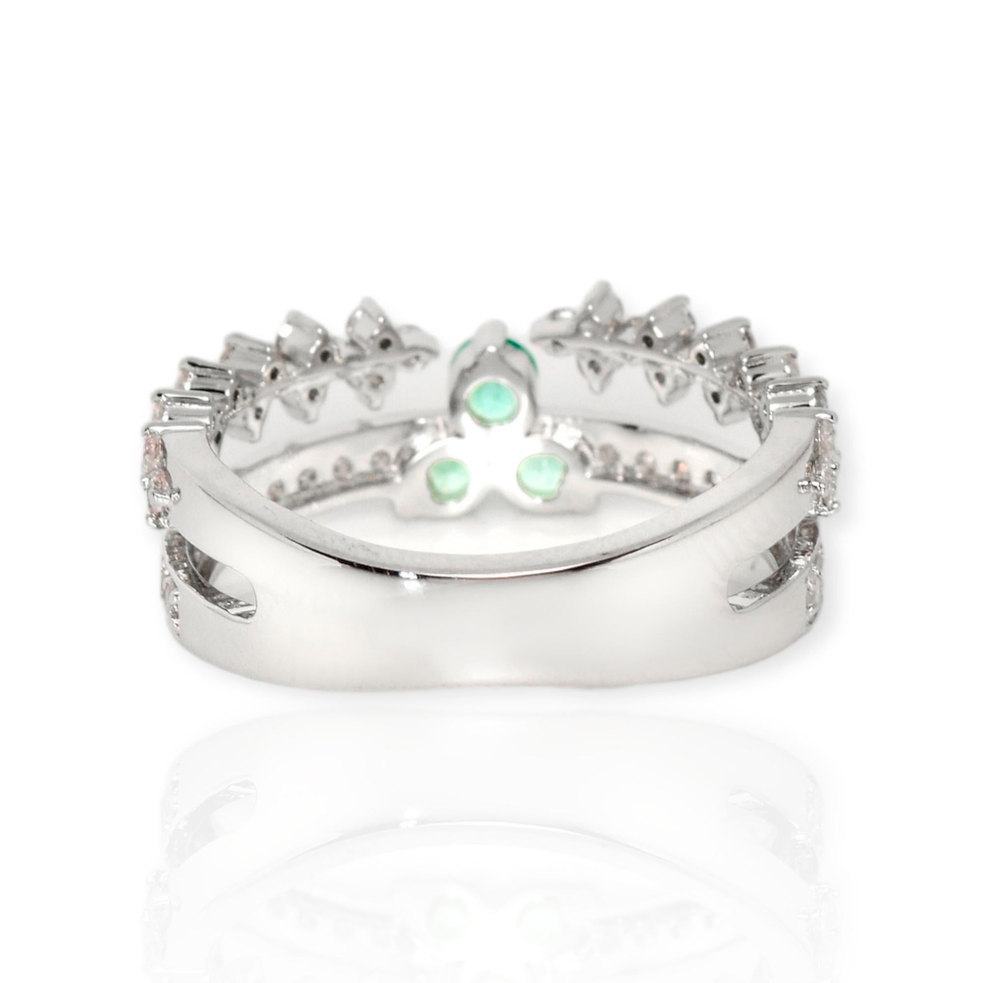 IGI 14K 0.55 ct Natural Pink Diamonds&Emerald Vintage Engagement Ring For Sale 2